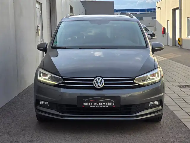 Volkswagen Touran view 2