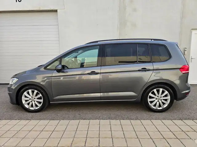 Volkswagen Touran view 8