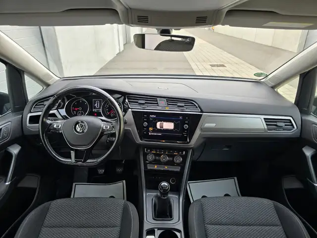 Volkswagen Touran view 10