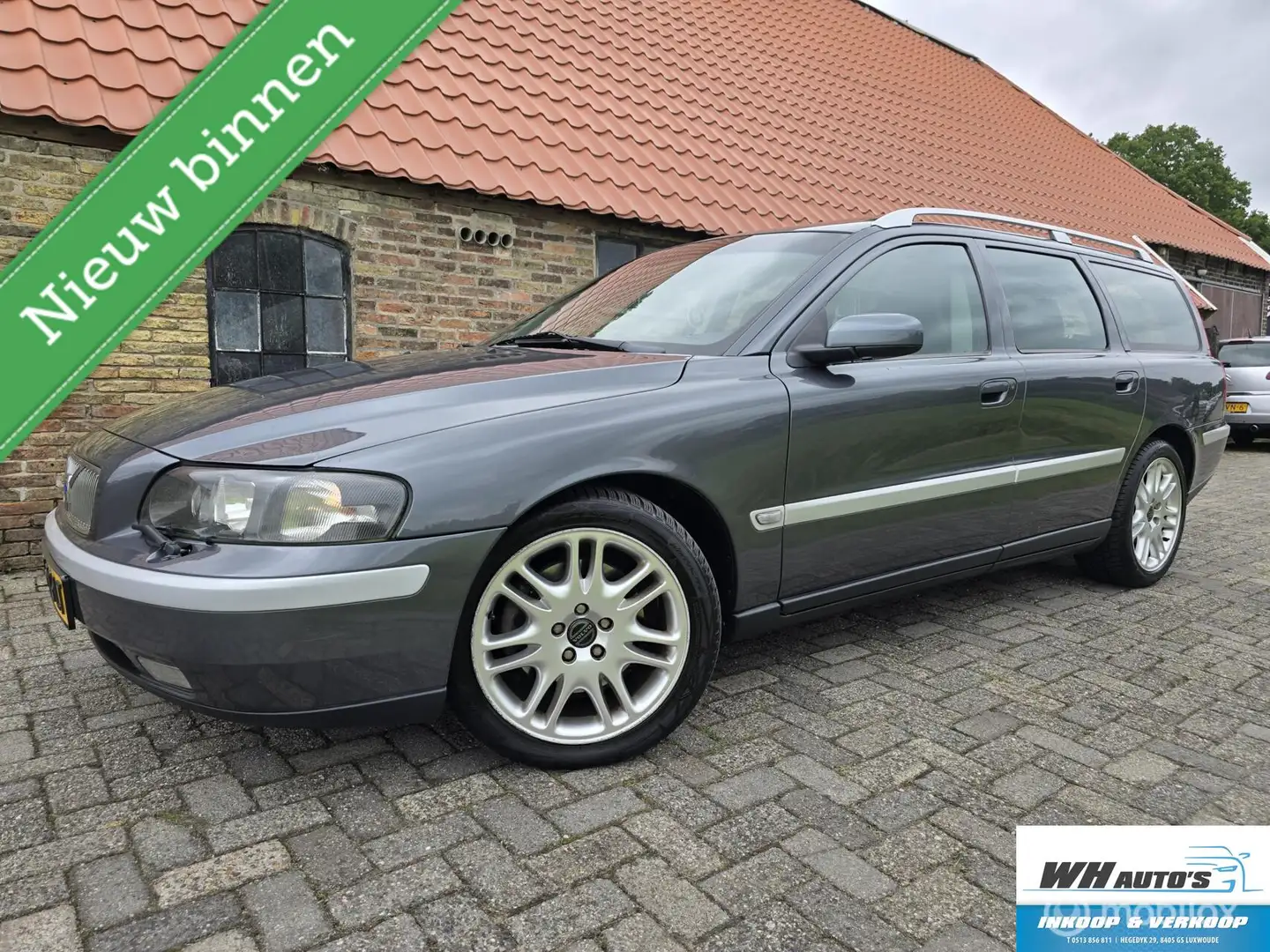 Volvo V70 2.5 T Titanium 210pk Šedá - 1