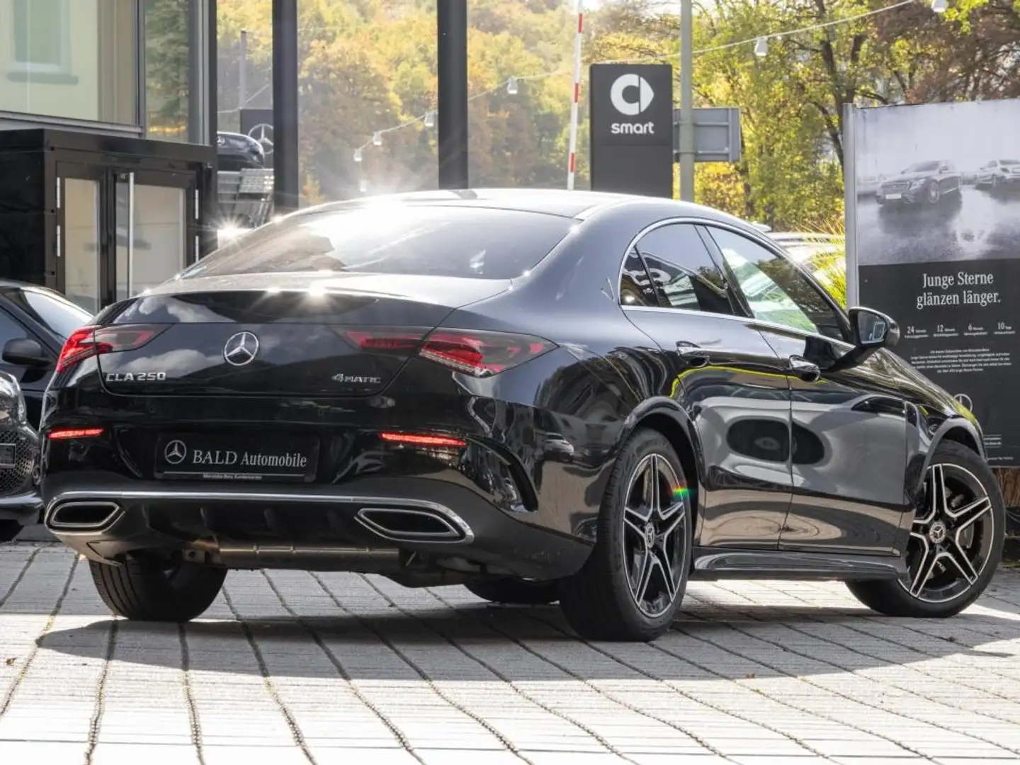 Mercedes-Benz CLA 250 4MATIC Coupé AMG-Sport+Distr+MLB+Cam+LED Schwarz - 2