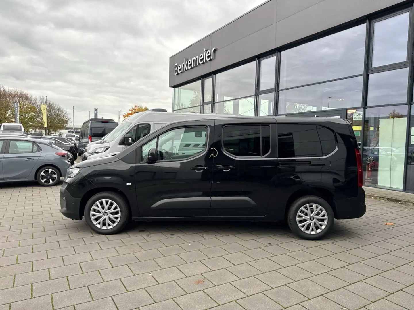 Fiat Doblo Maxi Automatik 7-Sitzer, Keyless, Kamera Nero - 2