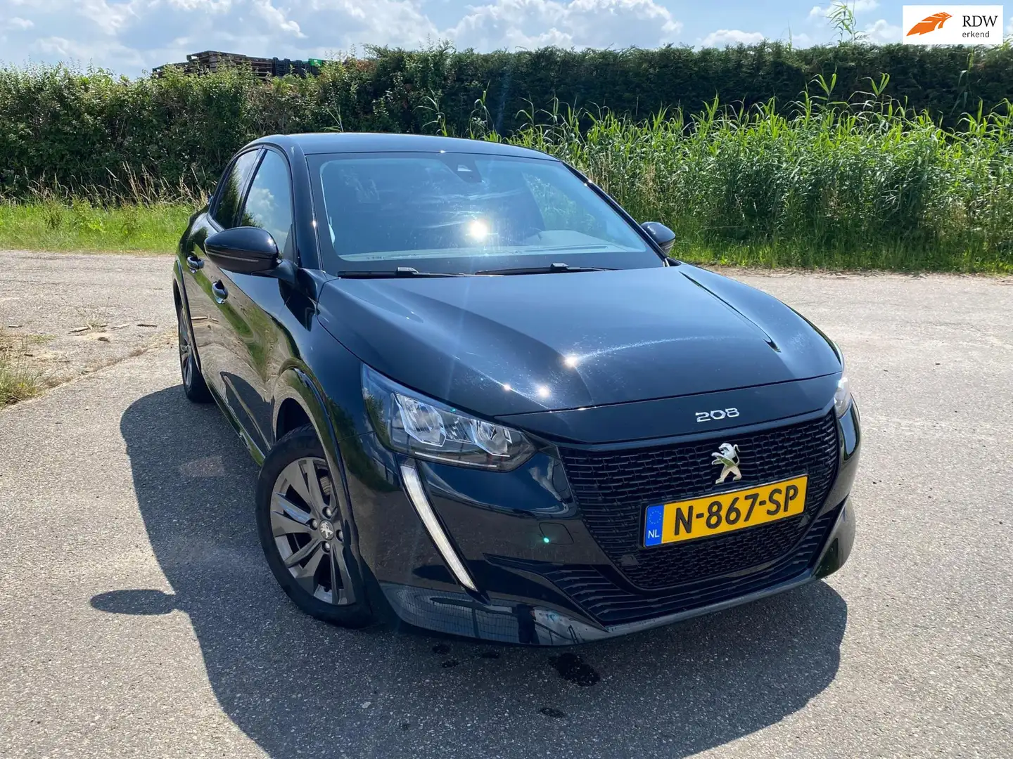 Peugeot e-208 EV Allure 50 kWh SOH 92% - NED AUTO - CARPLAY Noir - 1
