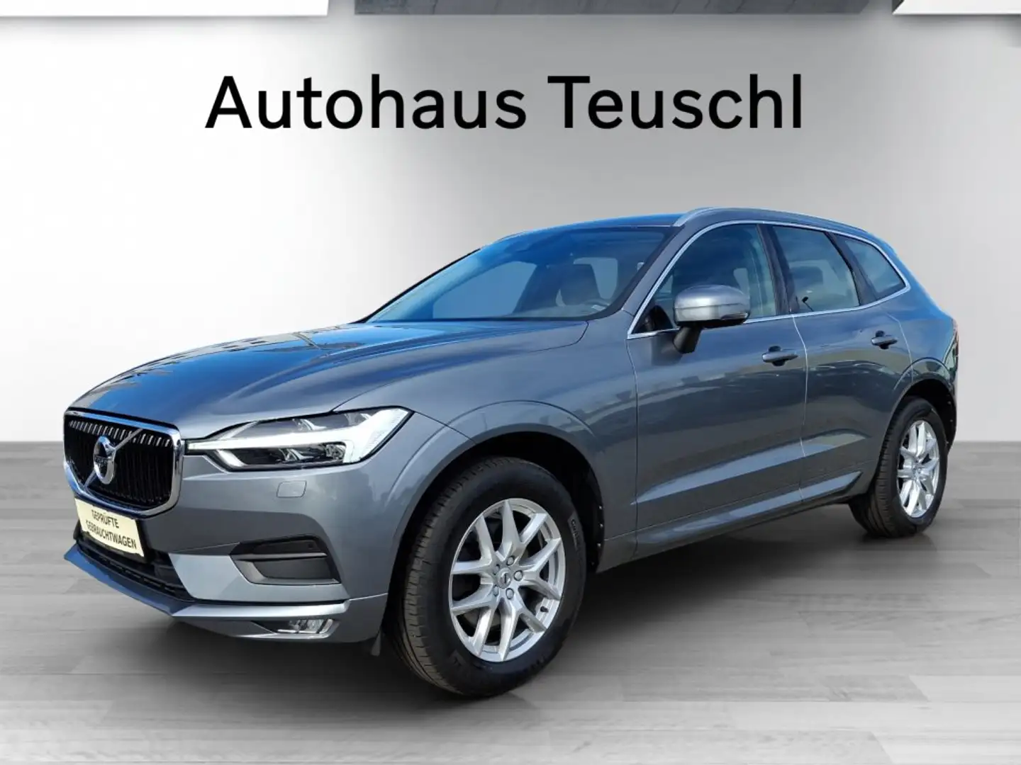 Volvo XC60 B4 AWD Momentum Pro Gris - 1