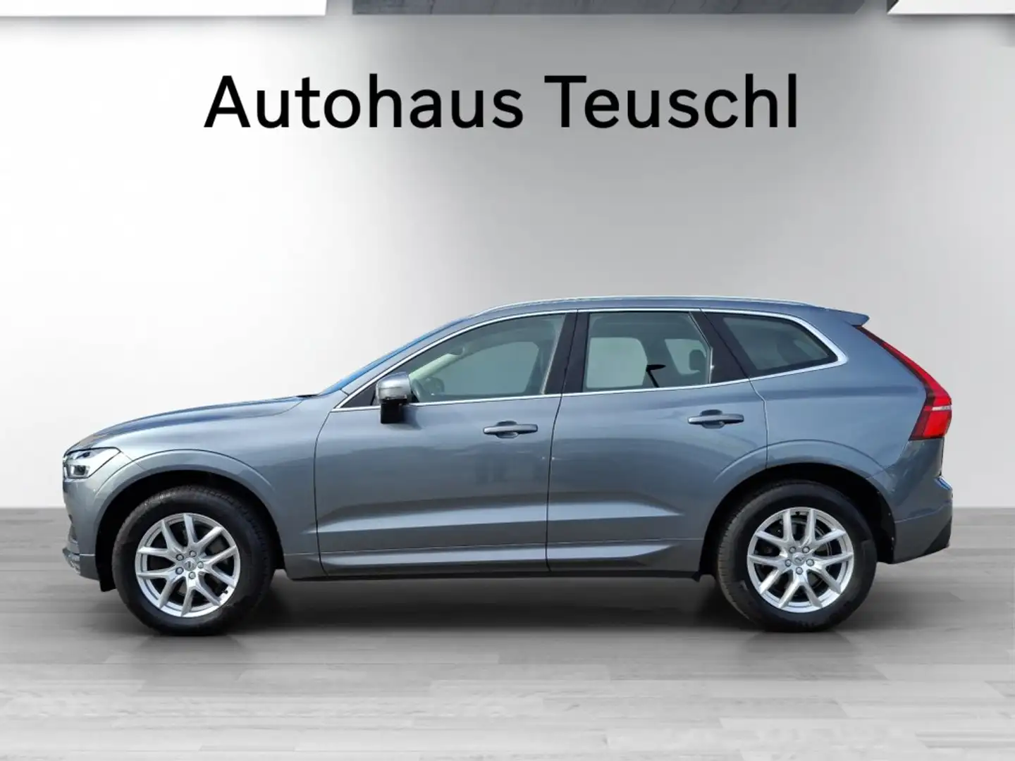 Volvo XC60 B4 AWD Momentum Pro Gris - 2