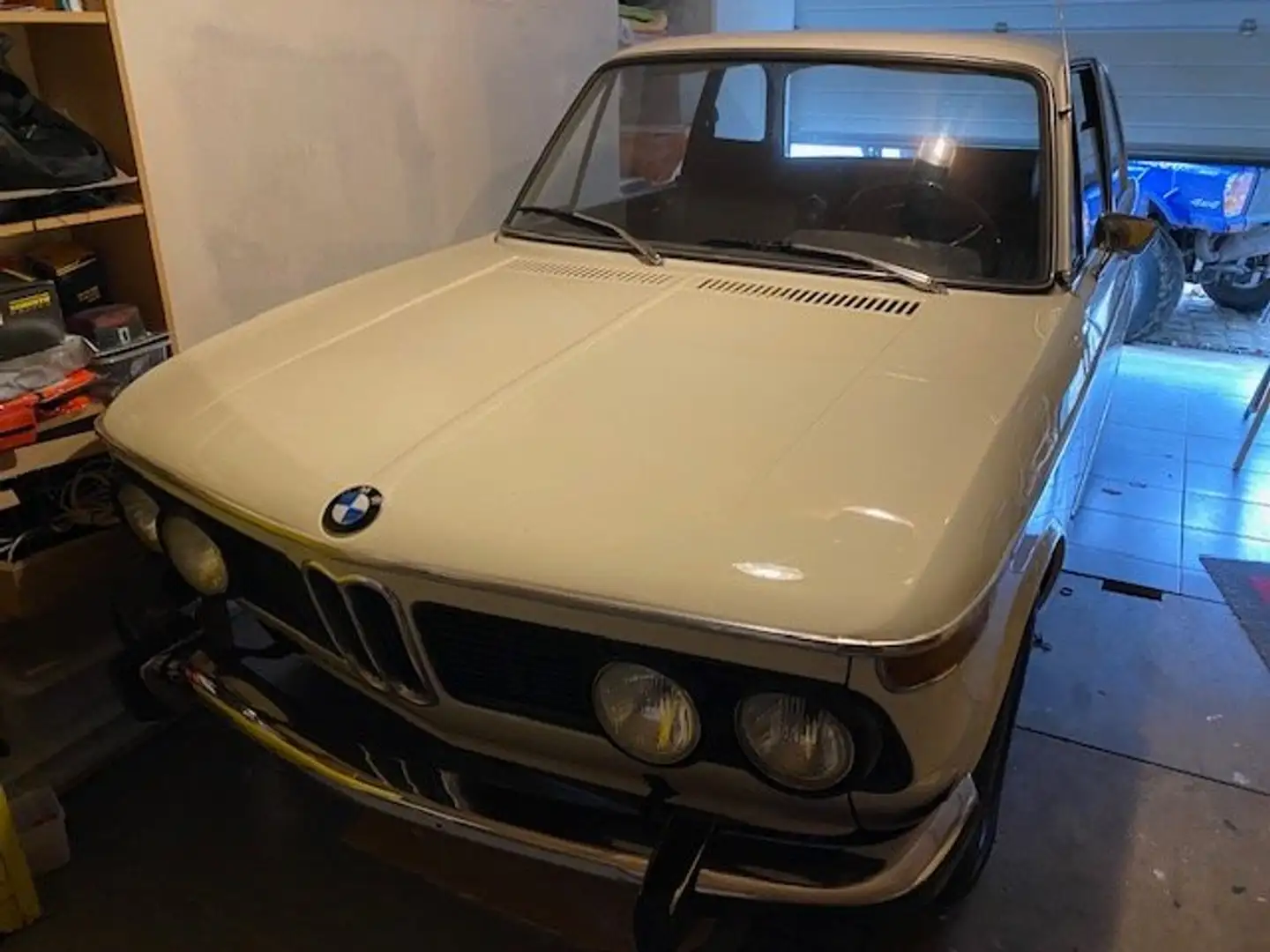 BMW 2002 White - 1