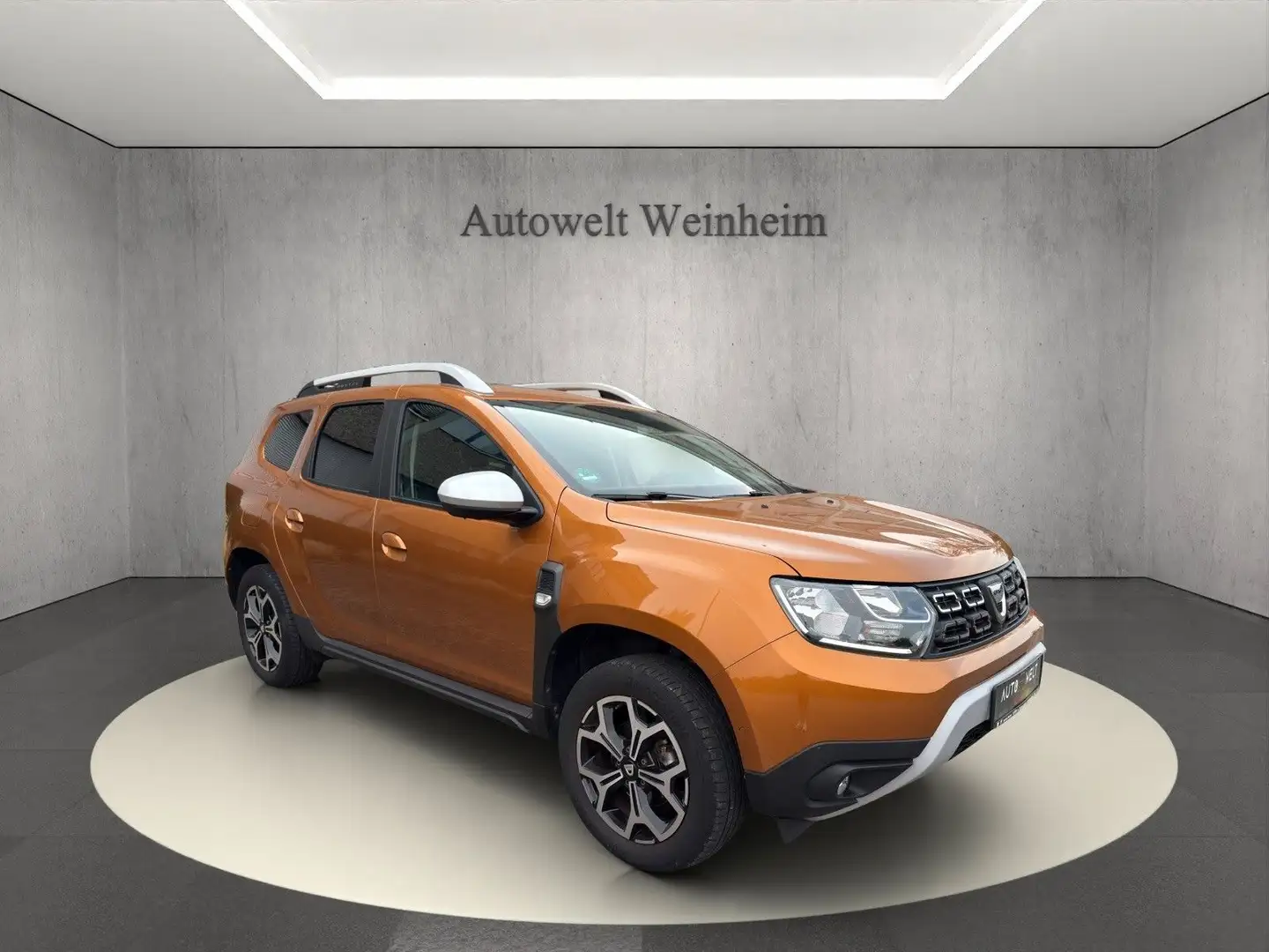 Dacia Duster DUSTER°II°PRESTIGE°1HAND°360°KAM°NAV°SHZ°AHK°PDC Orange - 1