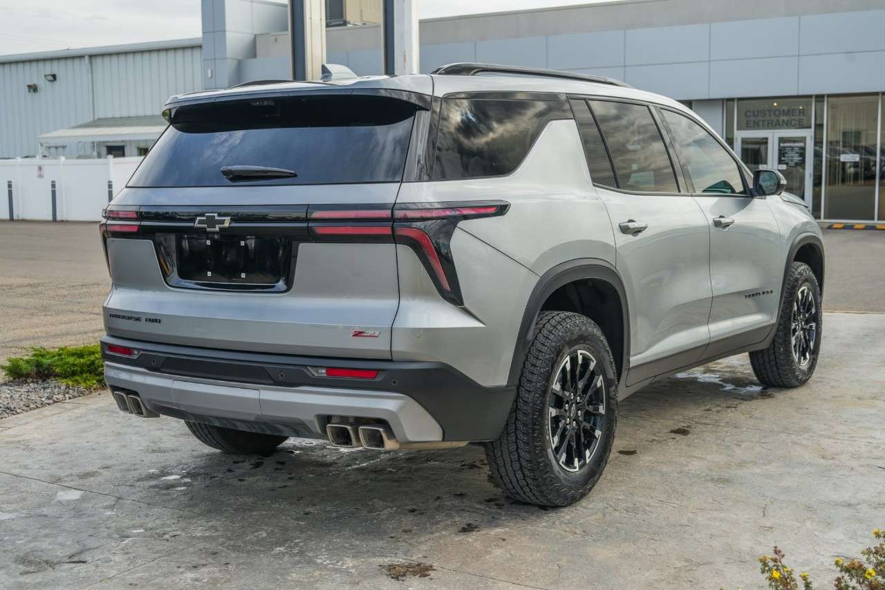 2026 Chevrolet Traverse AWD 4dr Z71 — photo 2