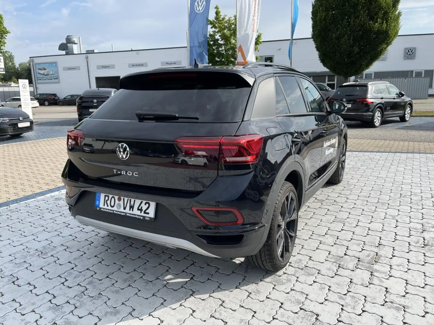Volkswagen T-Roc Style 1.5 l TSI (BlackStyle,AHK,NAVI,LED,APP) Negro - 2