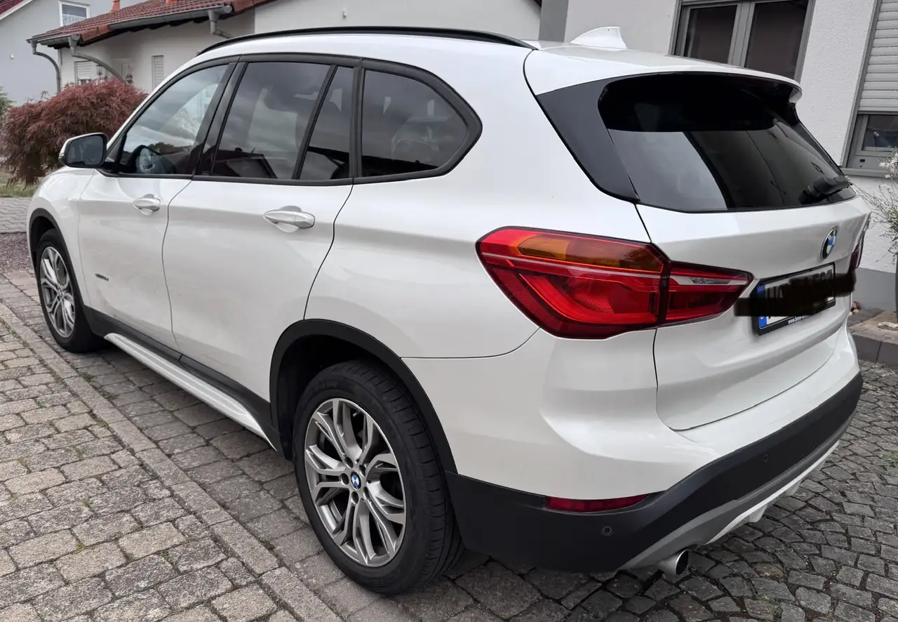 BMW X1 sDrive 18 d Sport Line — photo 1 of 20