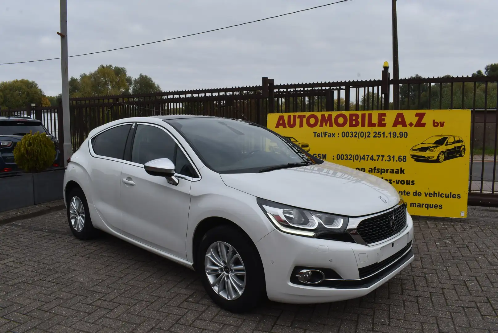 DS Automobiles DS 4 1.2i Business Executive ***12M GARANTIE*** Wit - 1