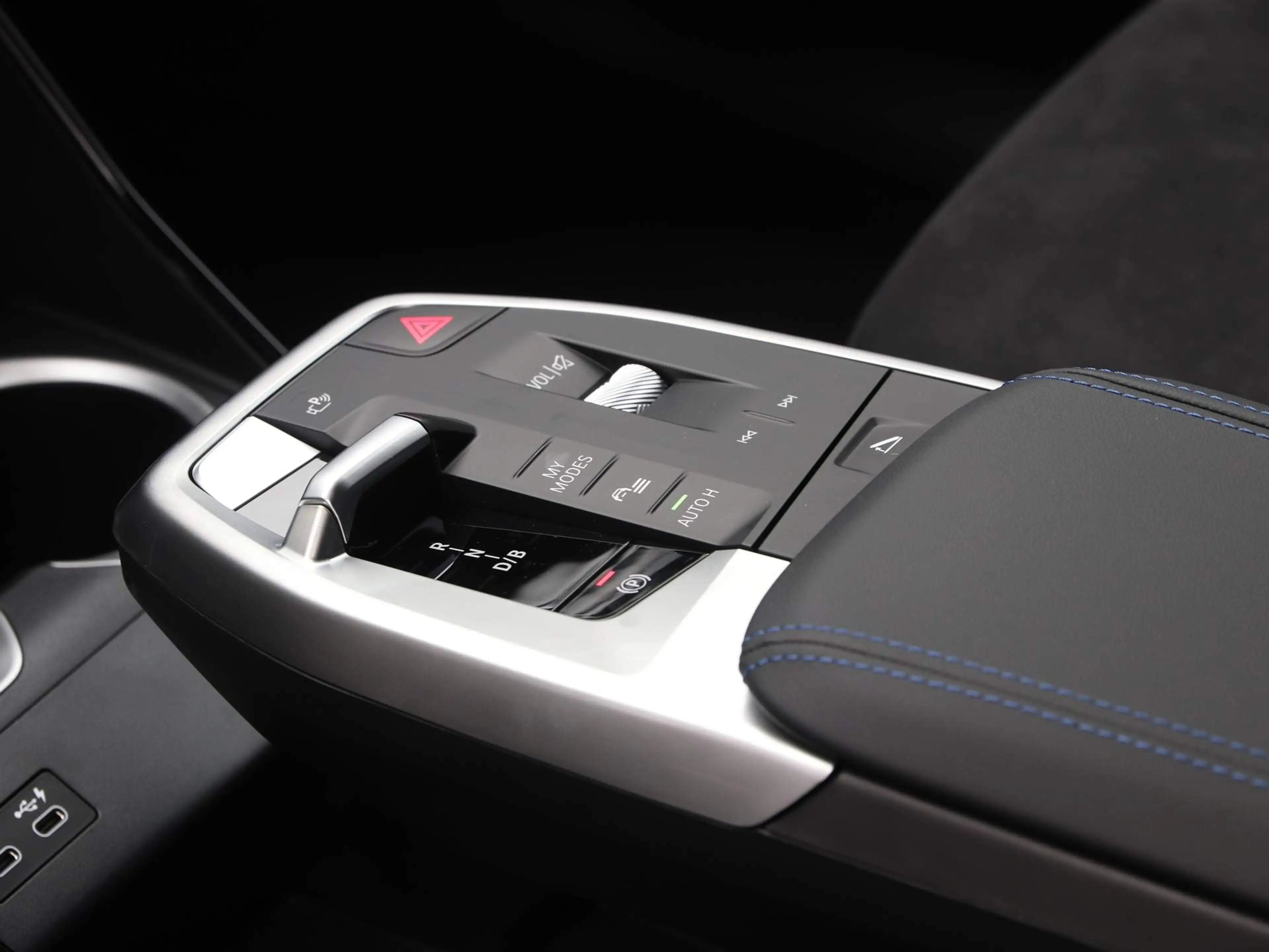 BMW iX2 xDrive30 M Sport Pro — photo 15