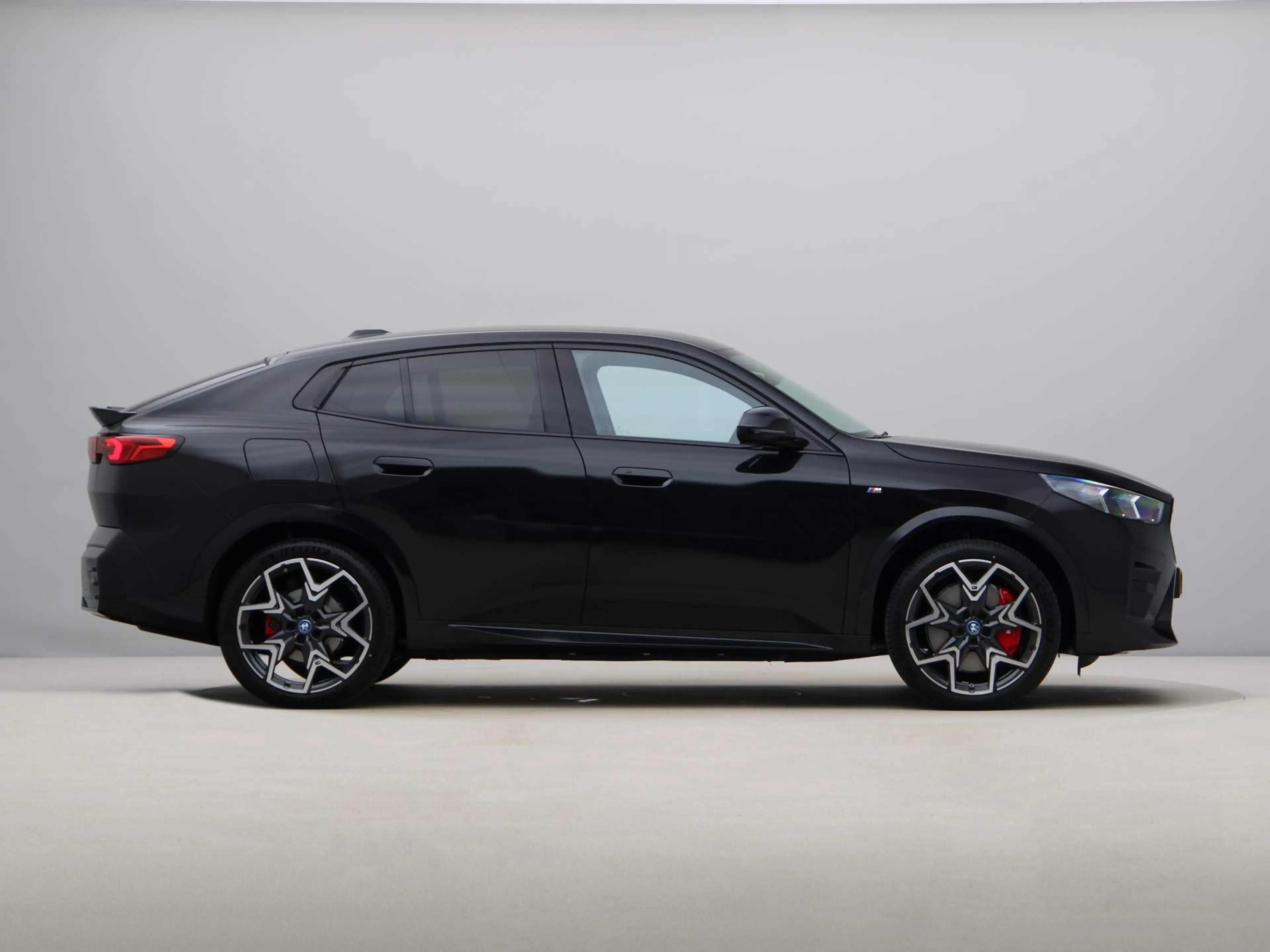 BMW iX2 xDrive30 M Sport Pro — photo 8