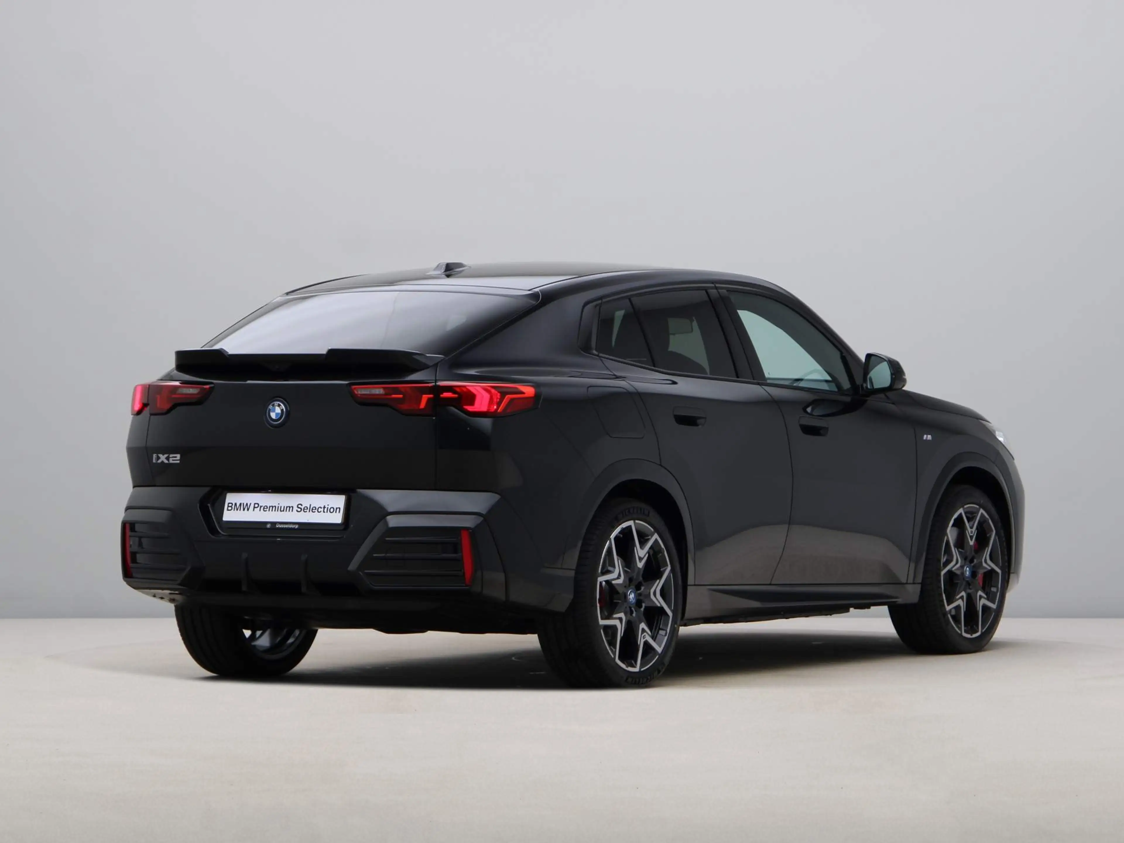 BMW iX2 xDrive30 M Sport Pro — photo 9