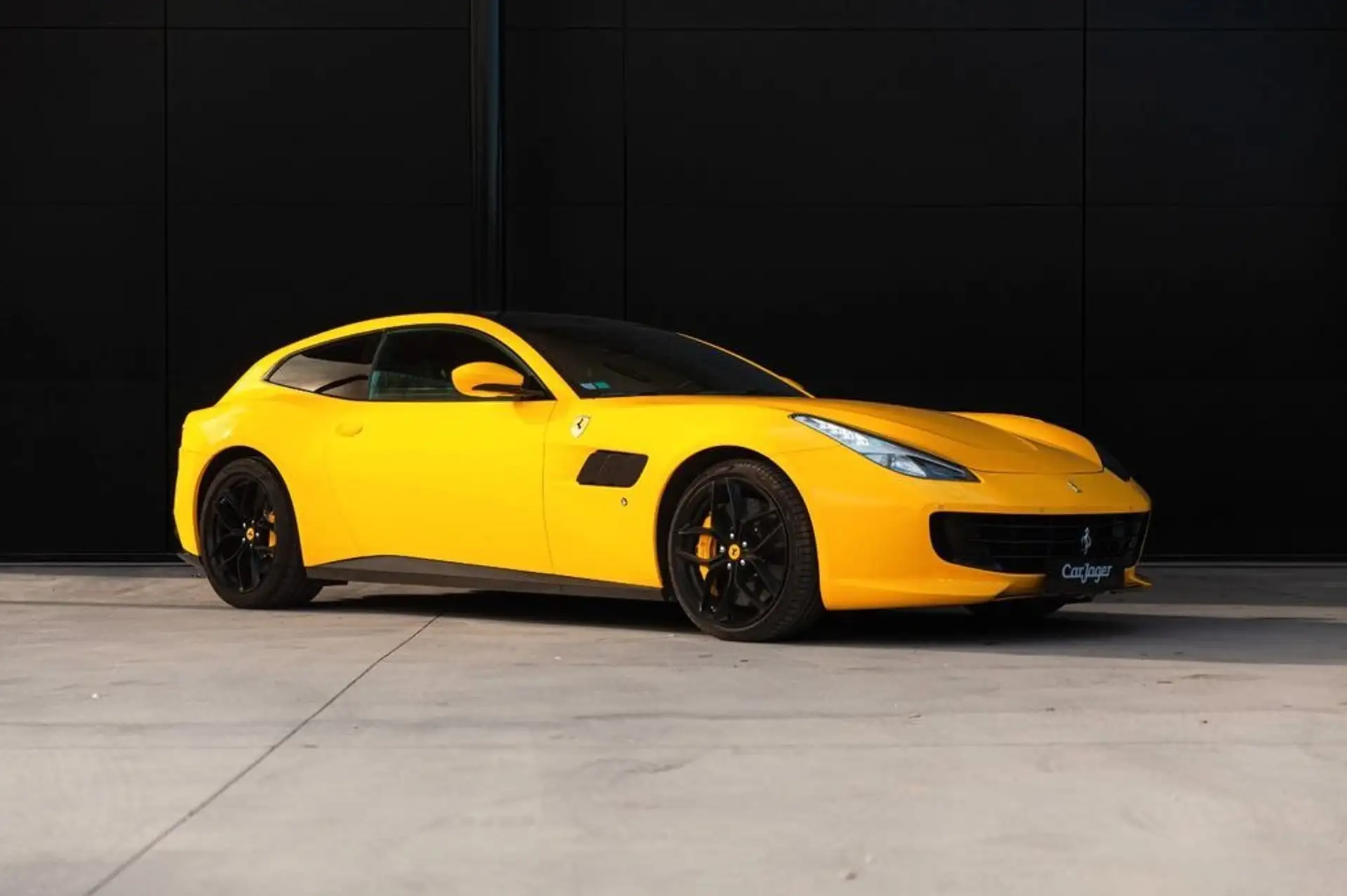 페라리 GTC4 루쏘 2018 노랑 사진 2