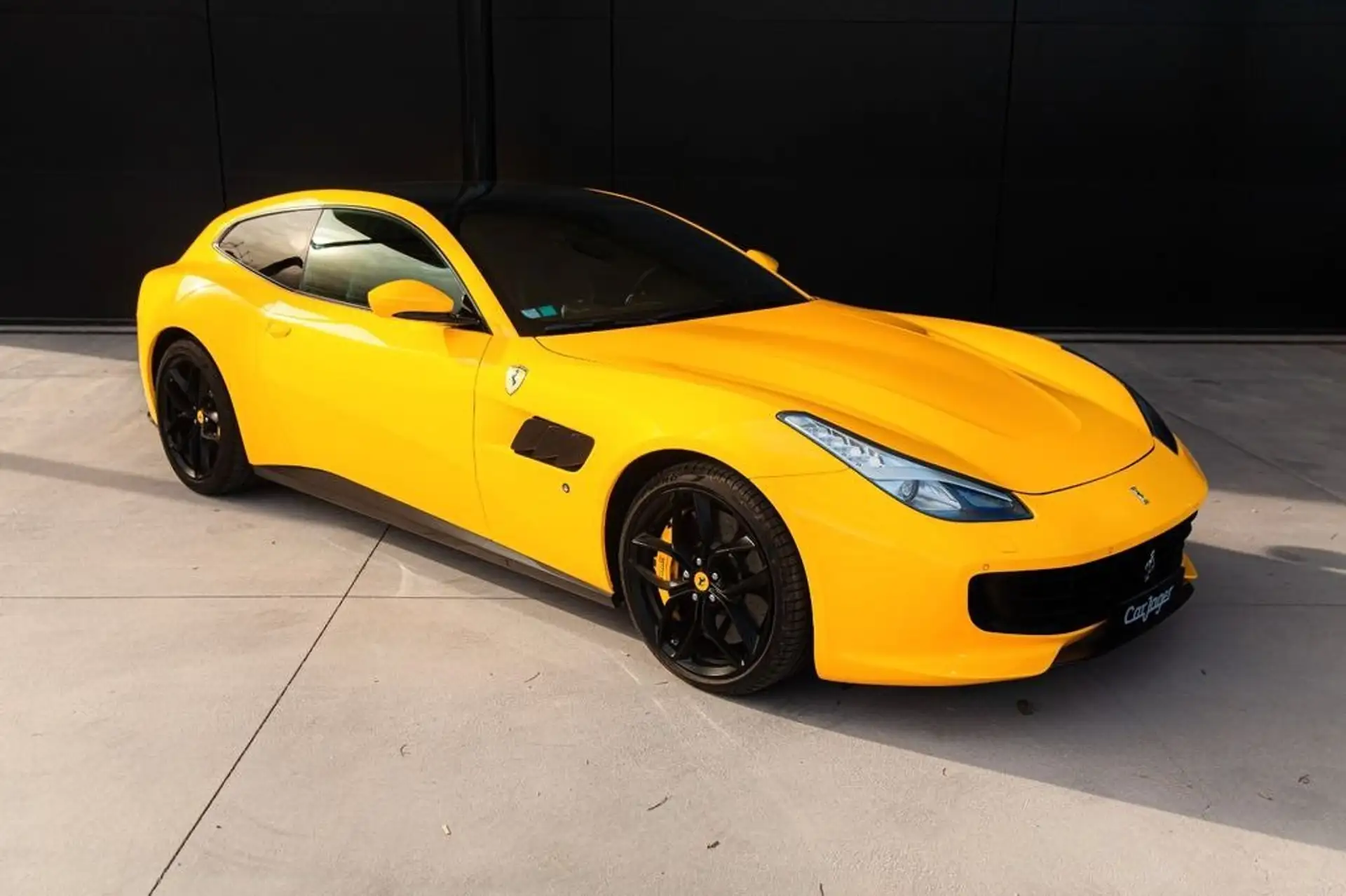 페라리 GTC4 루쏘 2018 노랑 사진 1