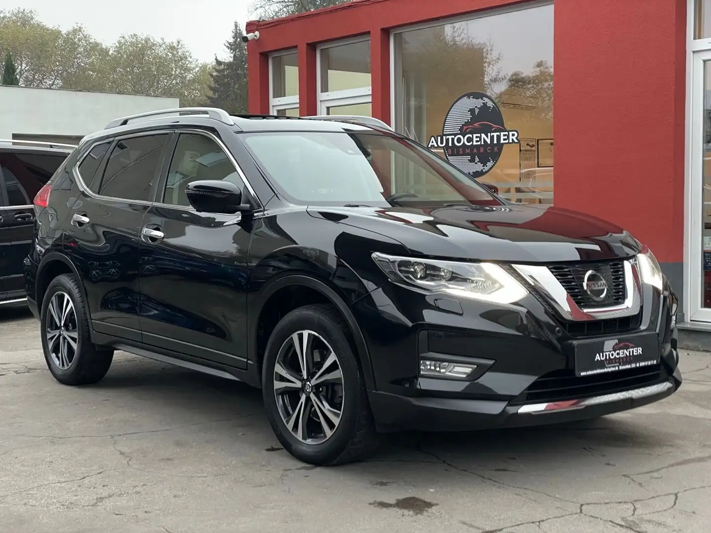 Nissan X-Trail Acenta 4x4*PANORAMA*360°KAM*7-SITZER* Schwarz - 2