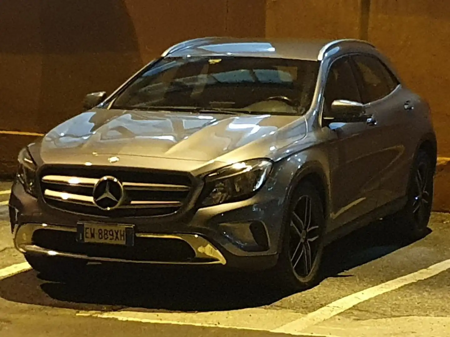 Mercedes-Benz GLA 200 GLA-X156 2014 d (cdi) Sport auto Grigio - 1