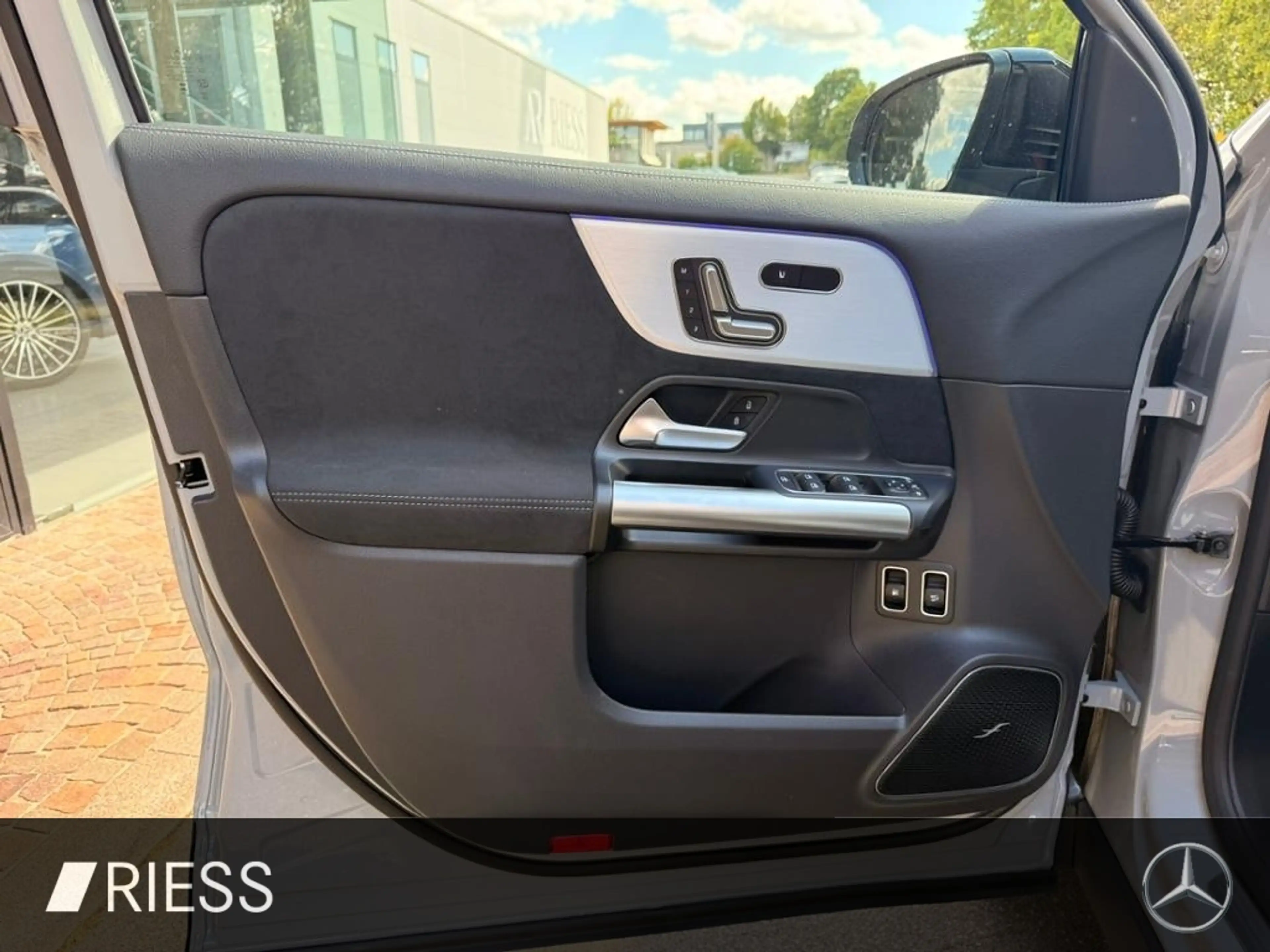 Mercedes-Benz GLA 250 e mit EQ Hybrid Technologie 360 ACC AHK — photo 4