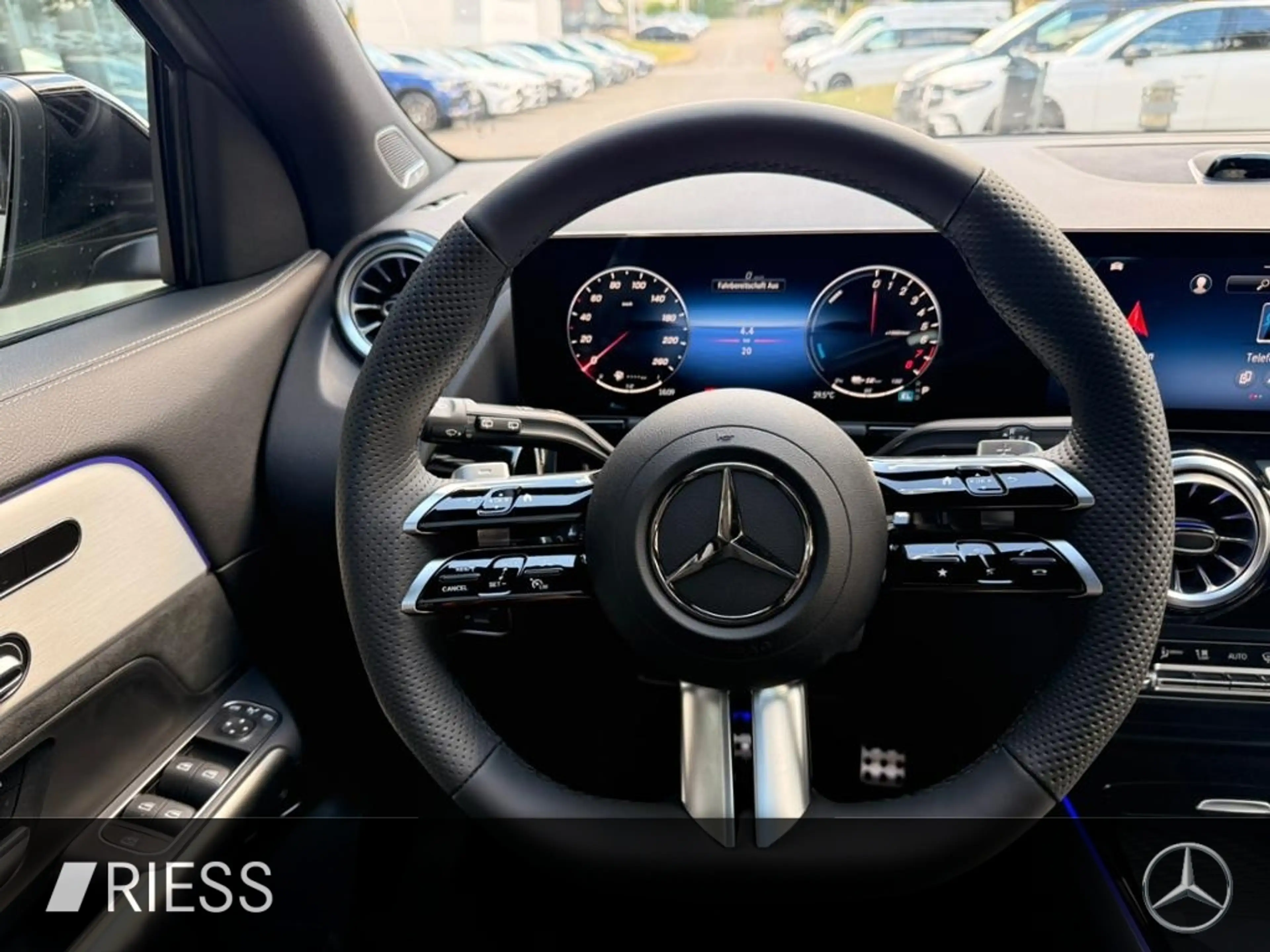 Mercedes-Benz GLA 250 e mit EQ Hybrid Technologie 360 ACC AHK — photo 12