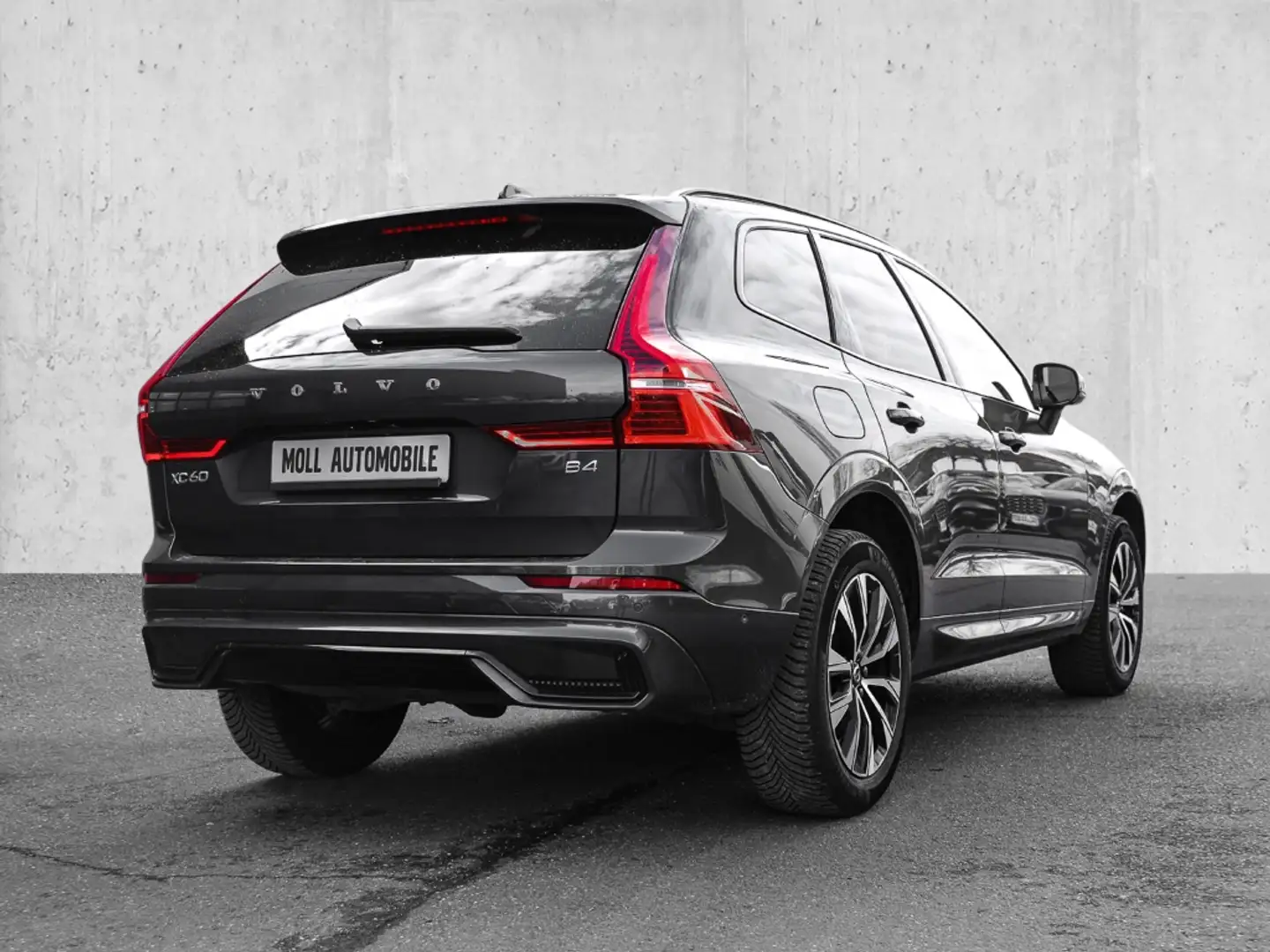 Volvo XC60 Plus Dark 2WD B4 Diesel EU6d digitales Cockpit Mem Grau - 2