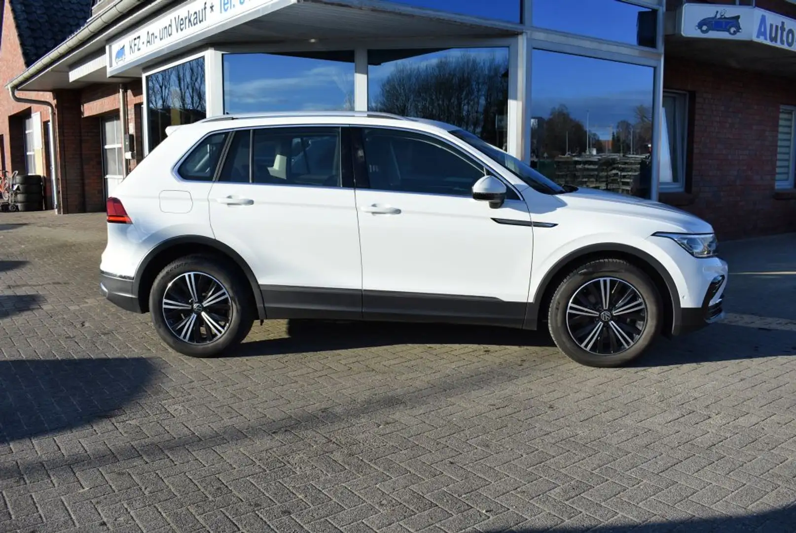 Volkswagen Tiguan 2.0 TDI SCR Elegance LED-Scheinwerfer Navi Alu Sit Blanco - 2