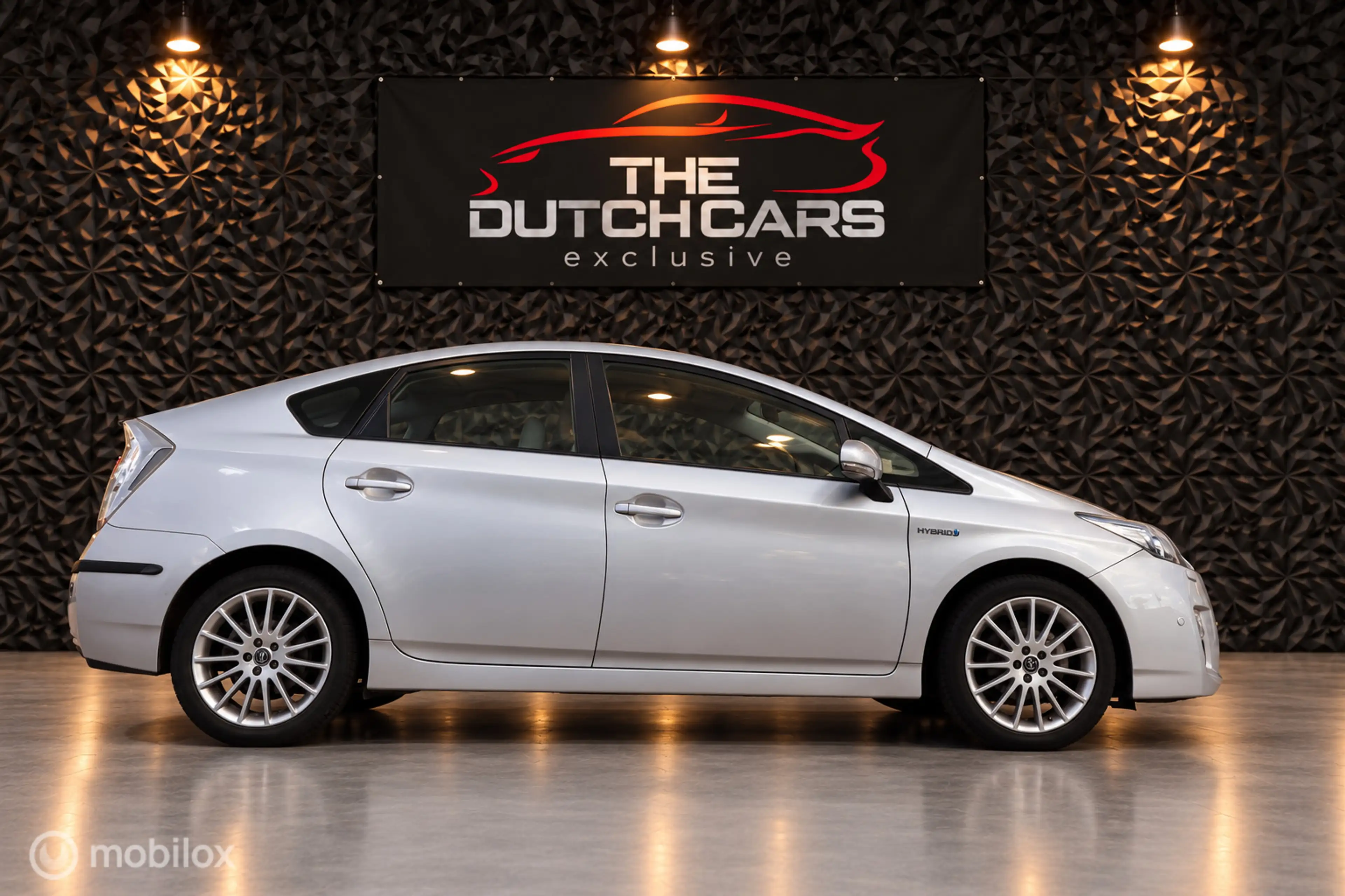 Toyota Prius 1.8 Dynamic | Keyless | Camera | HUD | Cruise | — photo 2