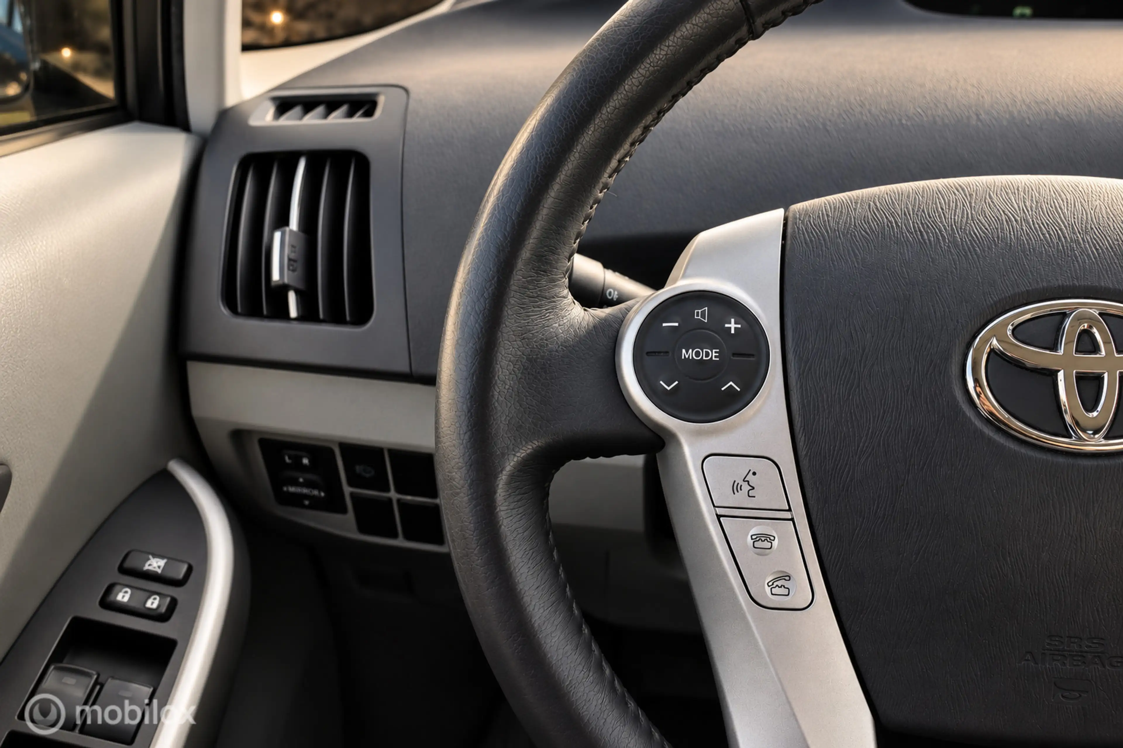 Toyota Prius 1.8 Dynamic | Keyless | Camera | HUD | Cruise | — photo 15