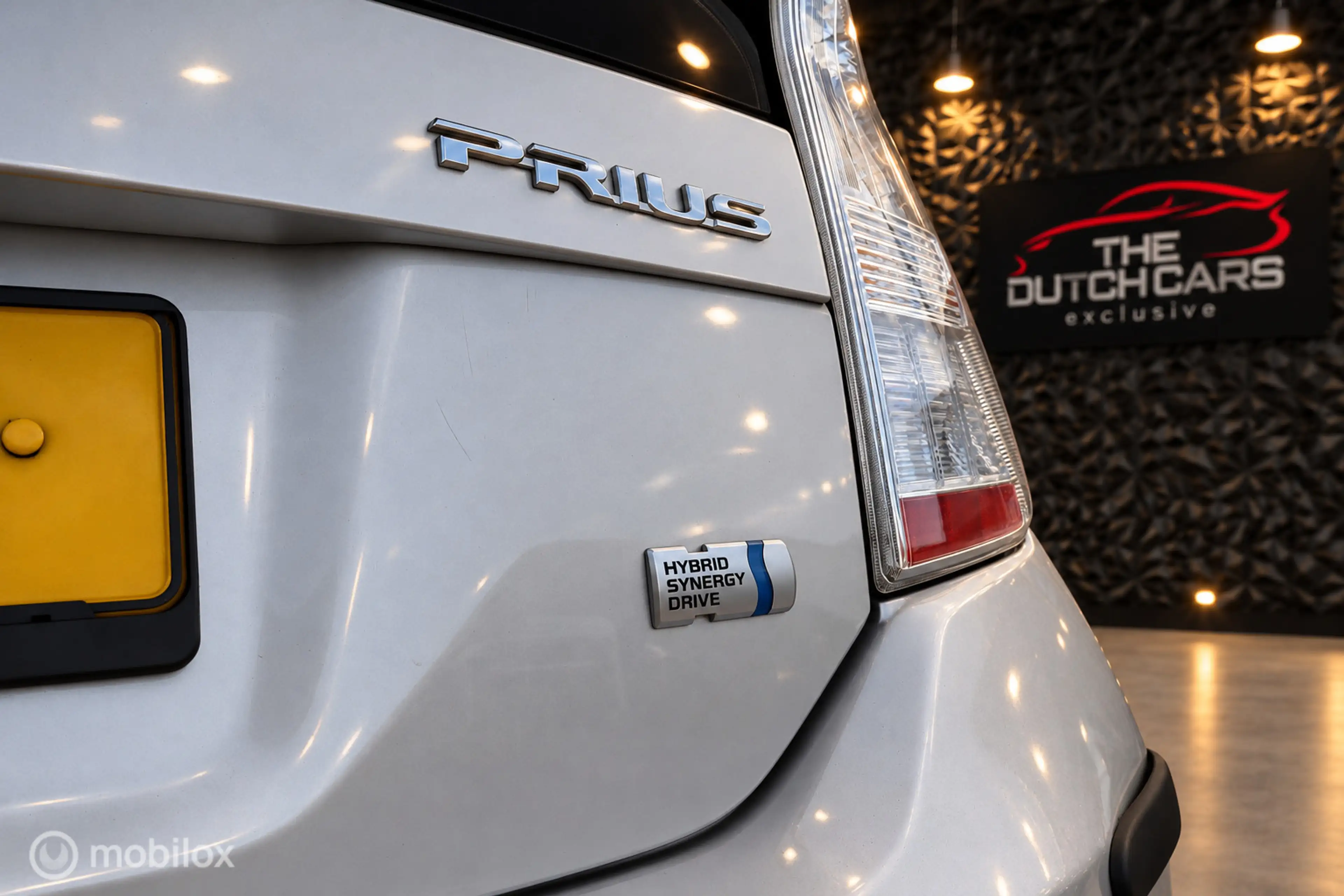 Toyota Prius 1.8 Dynamic | Keyless | Camera | HUD | Cruise | — photo 9