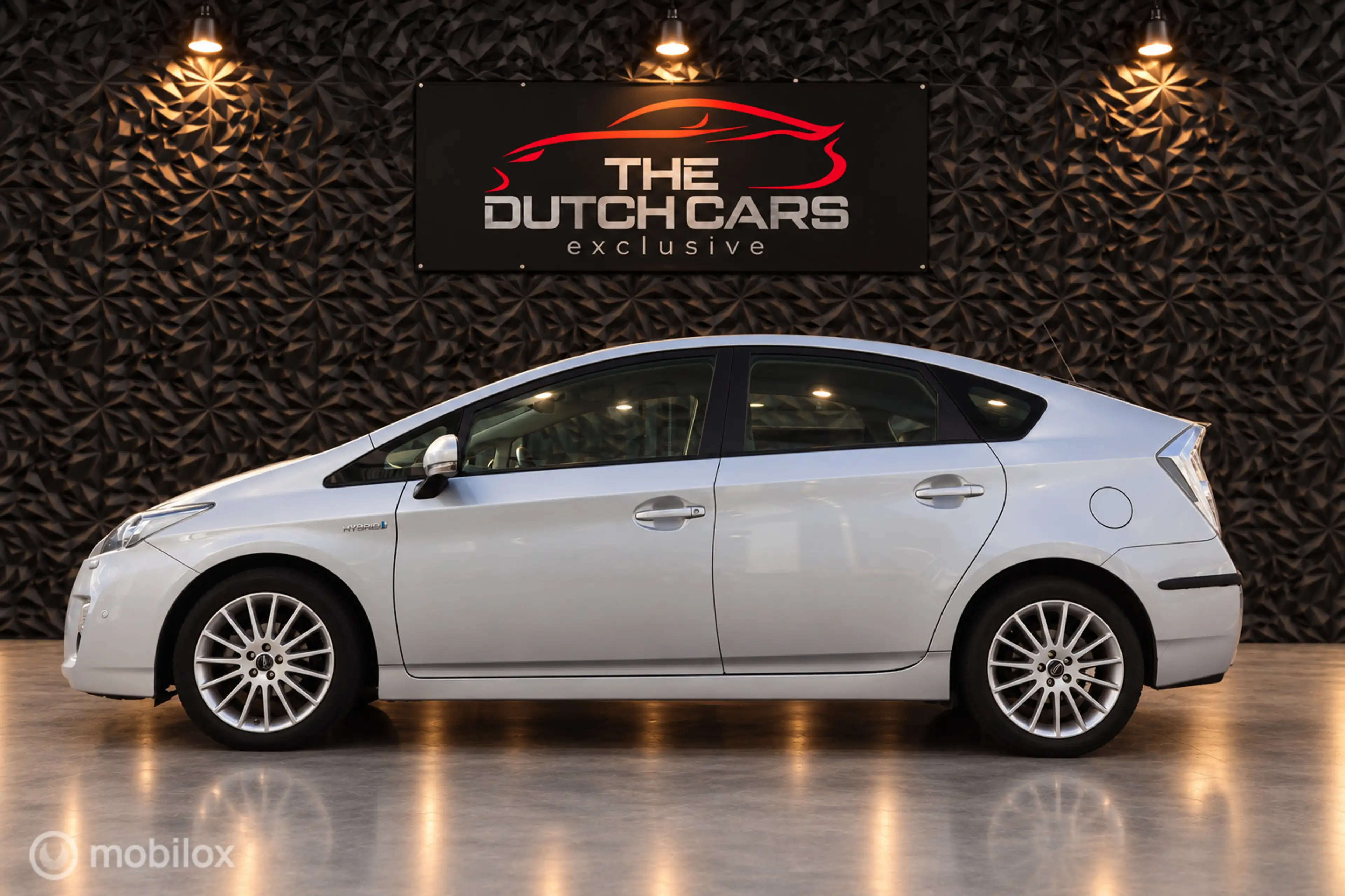 Toyota Prius 1.8 Dynamic | Keyless | Camera | HUD | Cruise | — photo 6