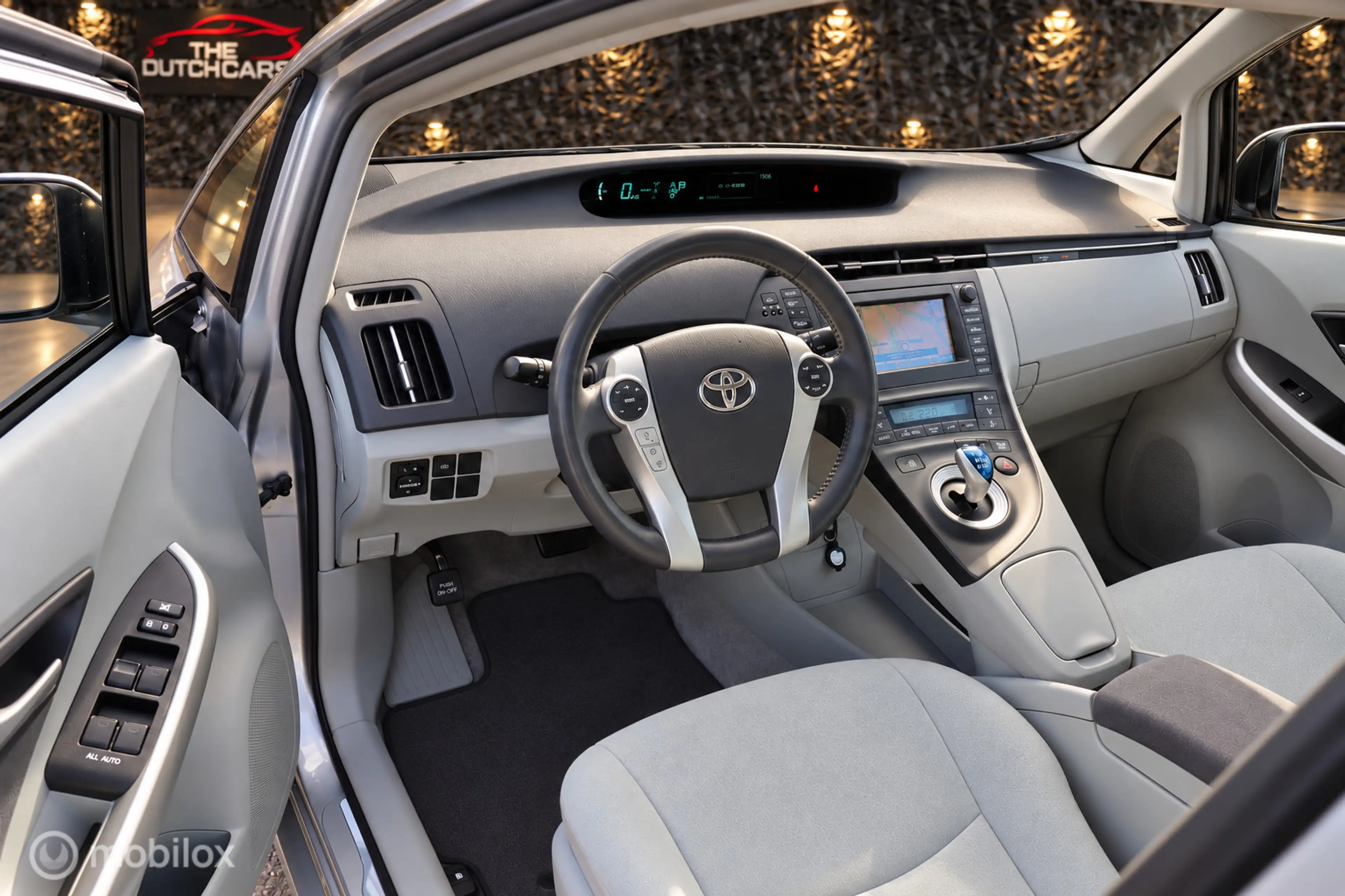 Toyota Prius 1.8 Dynamic | Keyless | Camera | HUD | Cruise | — photo 3
