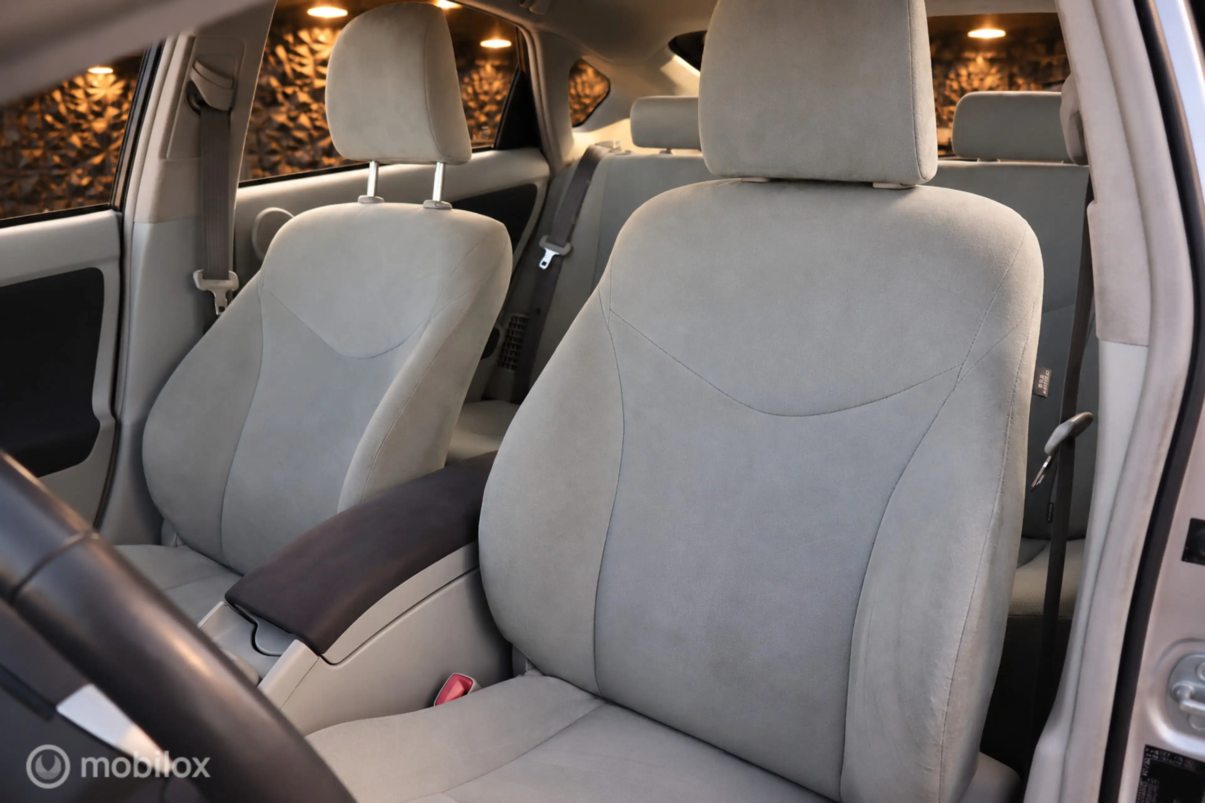 Toyota Prius 1.8 Dynamic | Keyless | Camera | HUD | Cruise | — photo 4