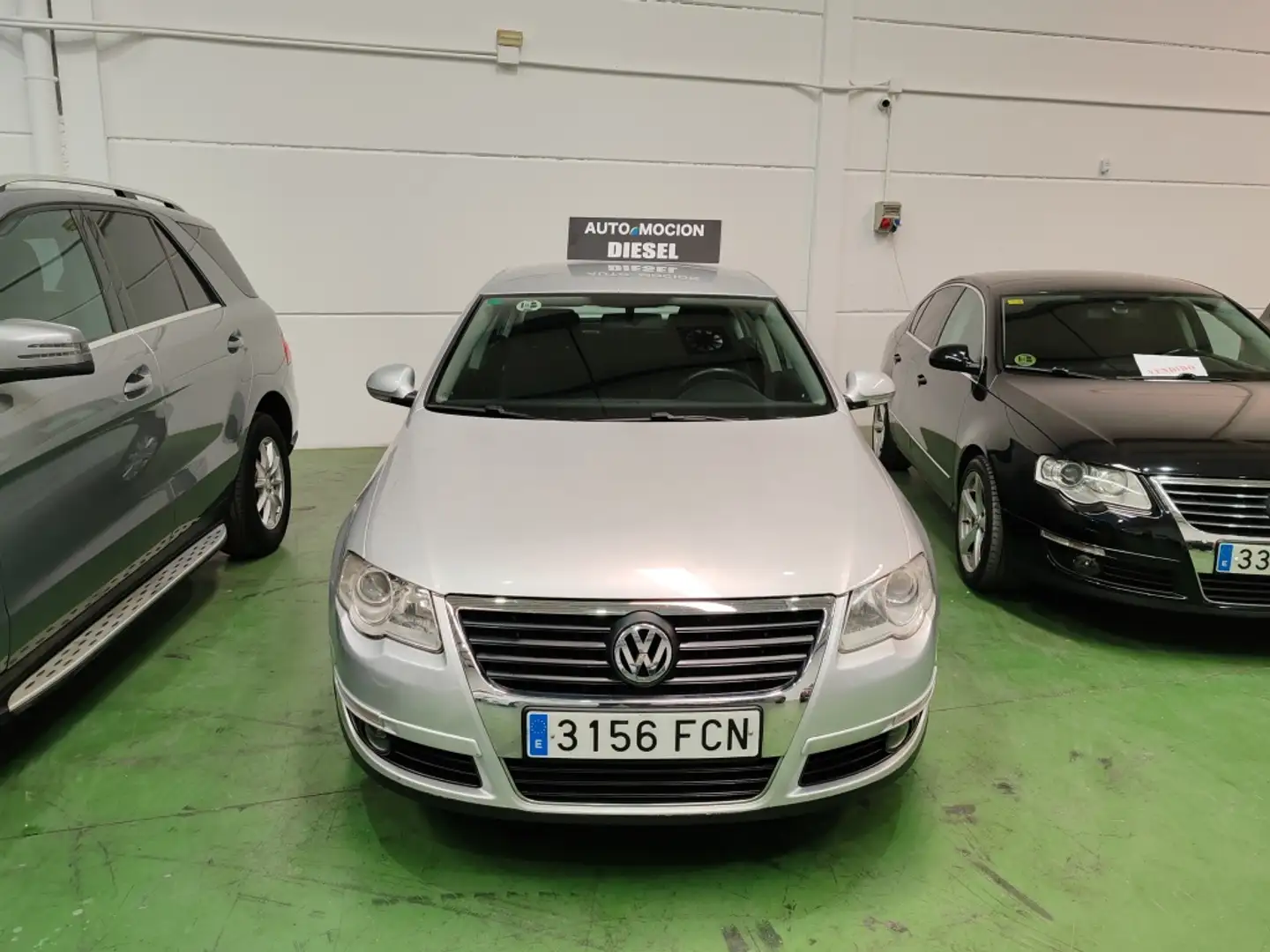 Volkswagen Passat 2.0TDI Advance Silber - 2