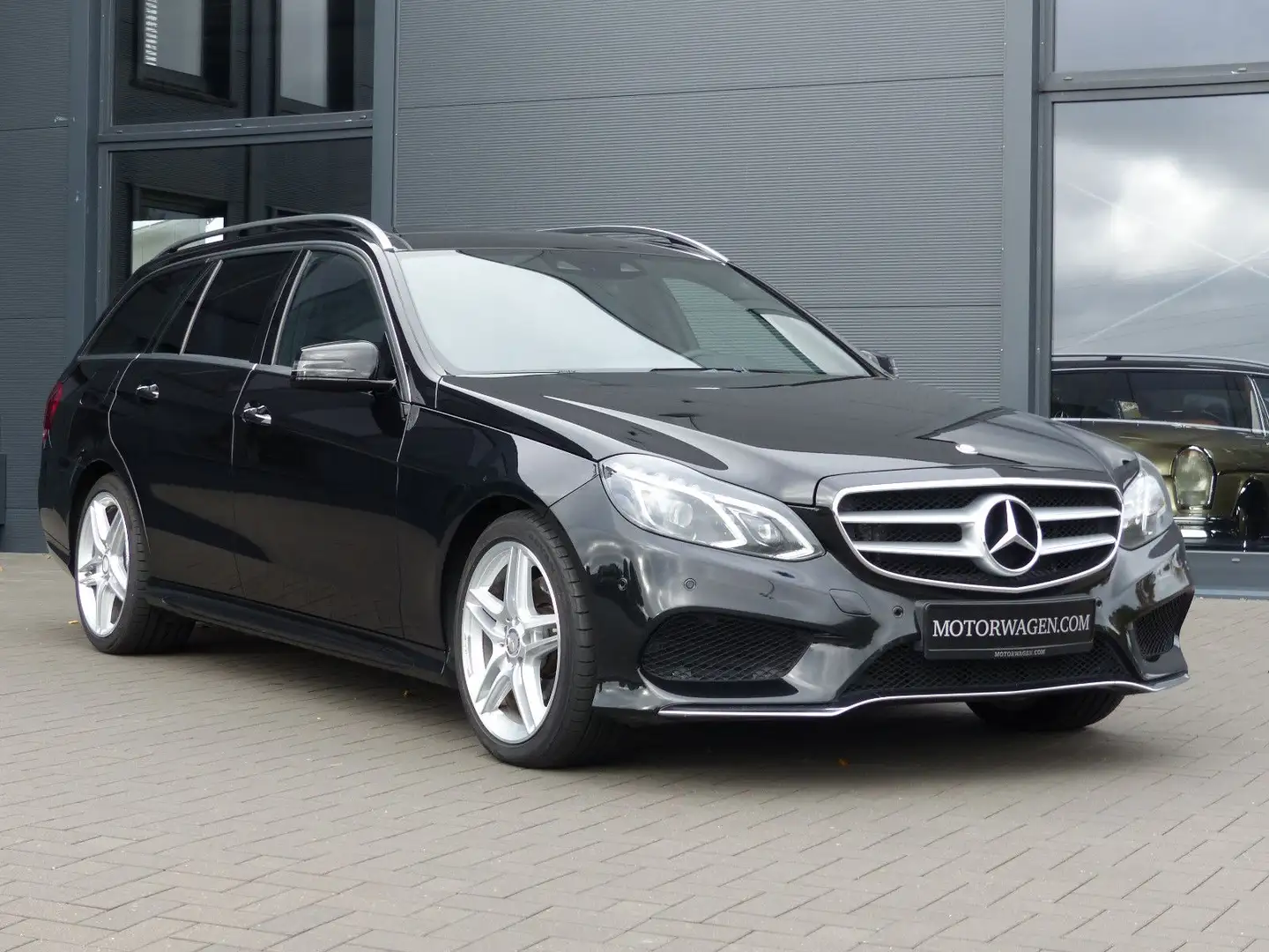 Mercedes-Benz E 300 BlueTec T Diesel AMG Schwarz - 1