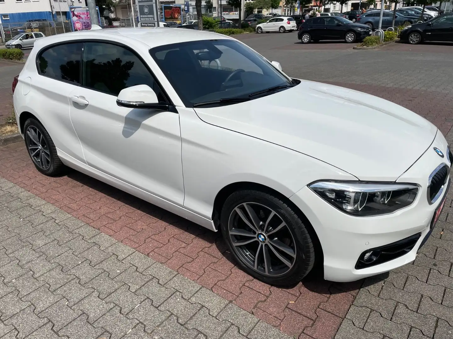 BMW 118 i Edition Sport Line aut. LED PDC Shz Alu uvm Blanco - 2