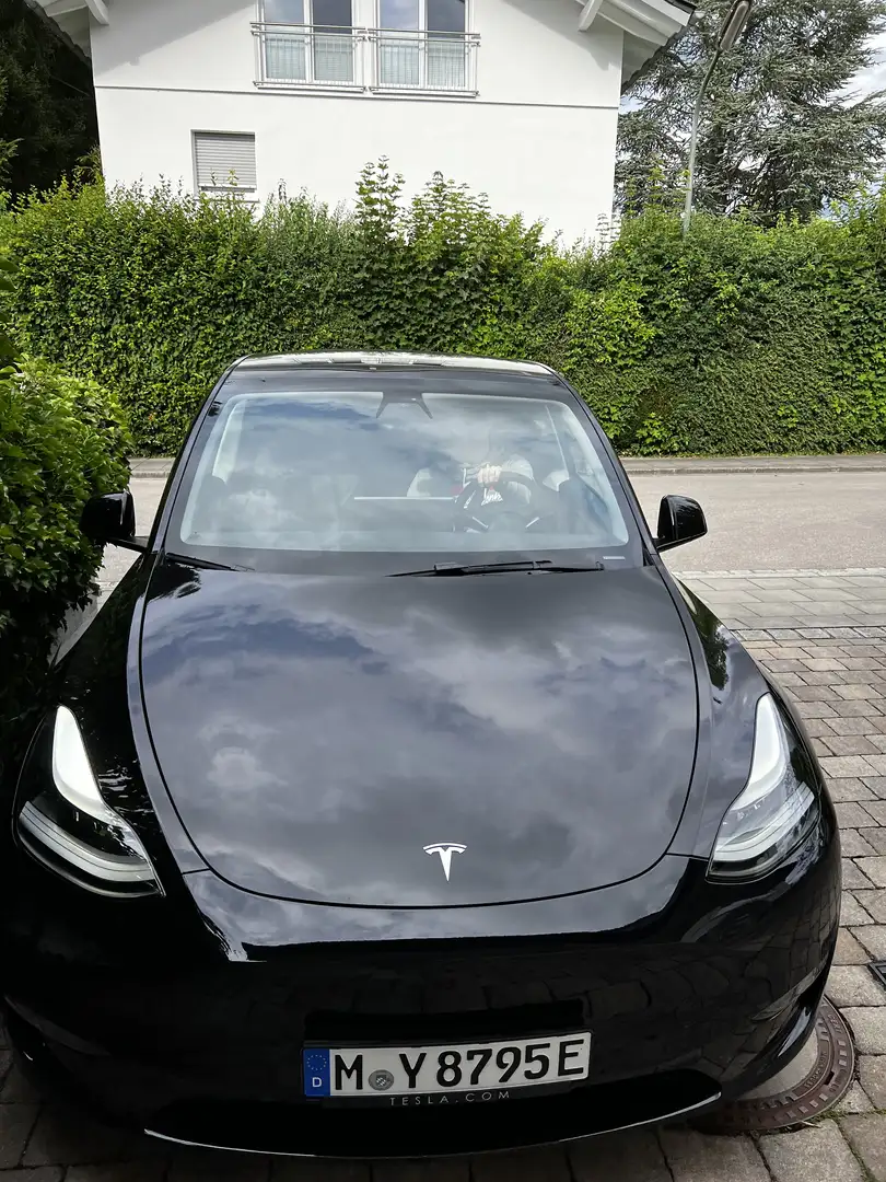 Tesla Model Y Performance Dual Motor AWD - 1