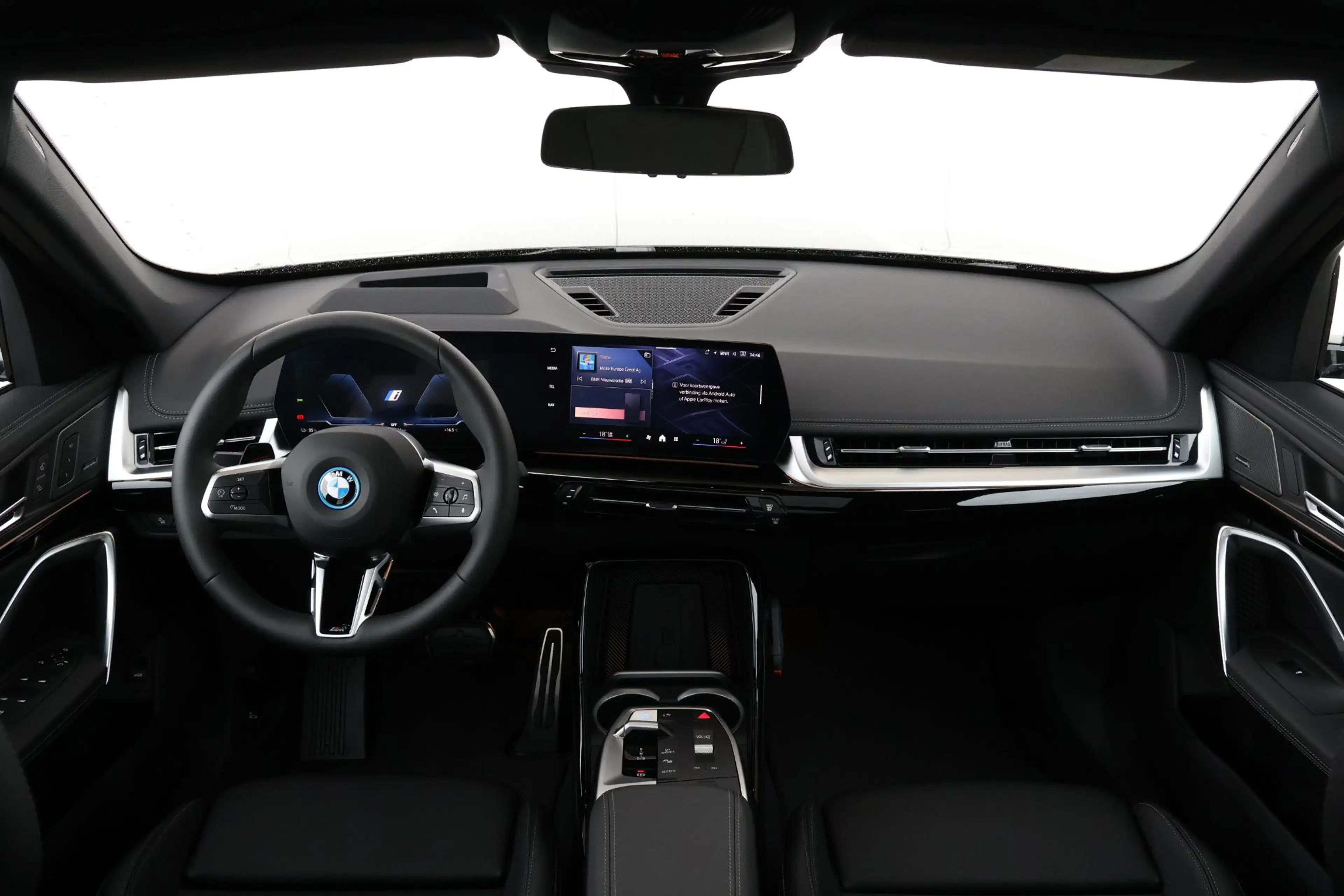 BMW iX1 eDrive20 67 kWh M Sport Edition | Sport Pakket Pro — photo 12