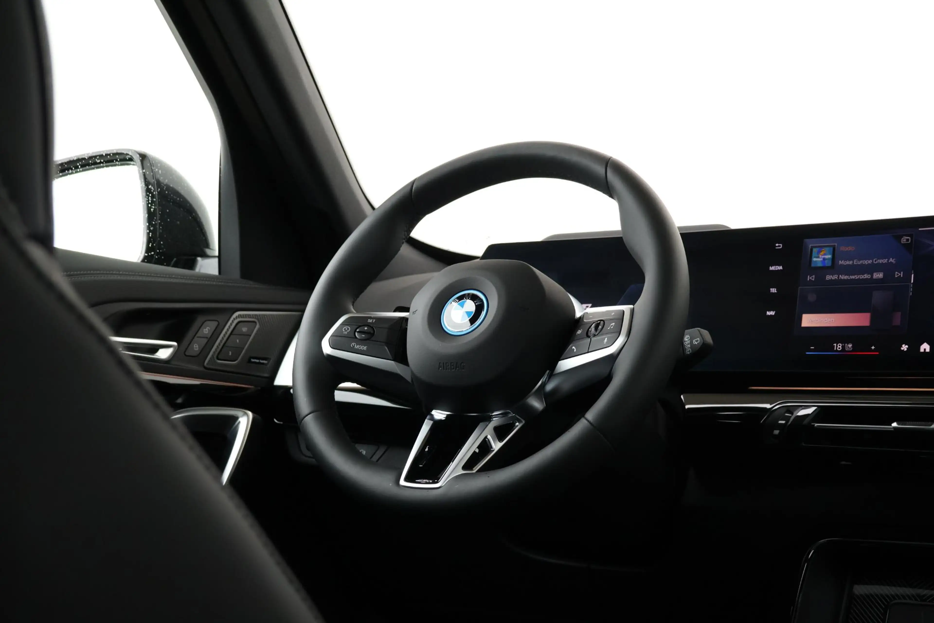 BMW iX1 eDrive20 67 kWh M Sport Edition | Sport Pakket Pro — photo 13