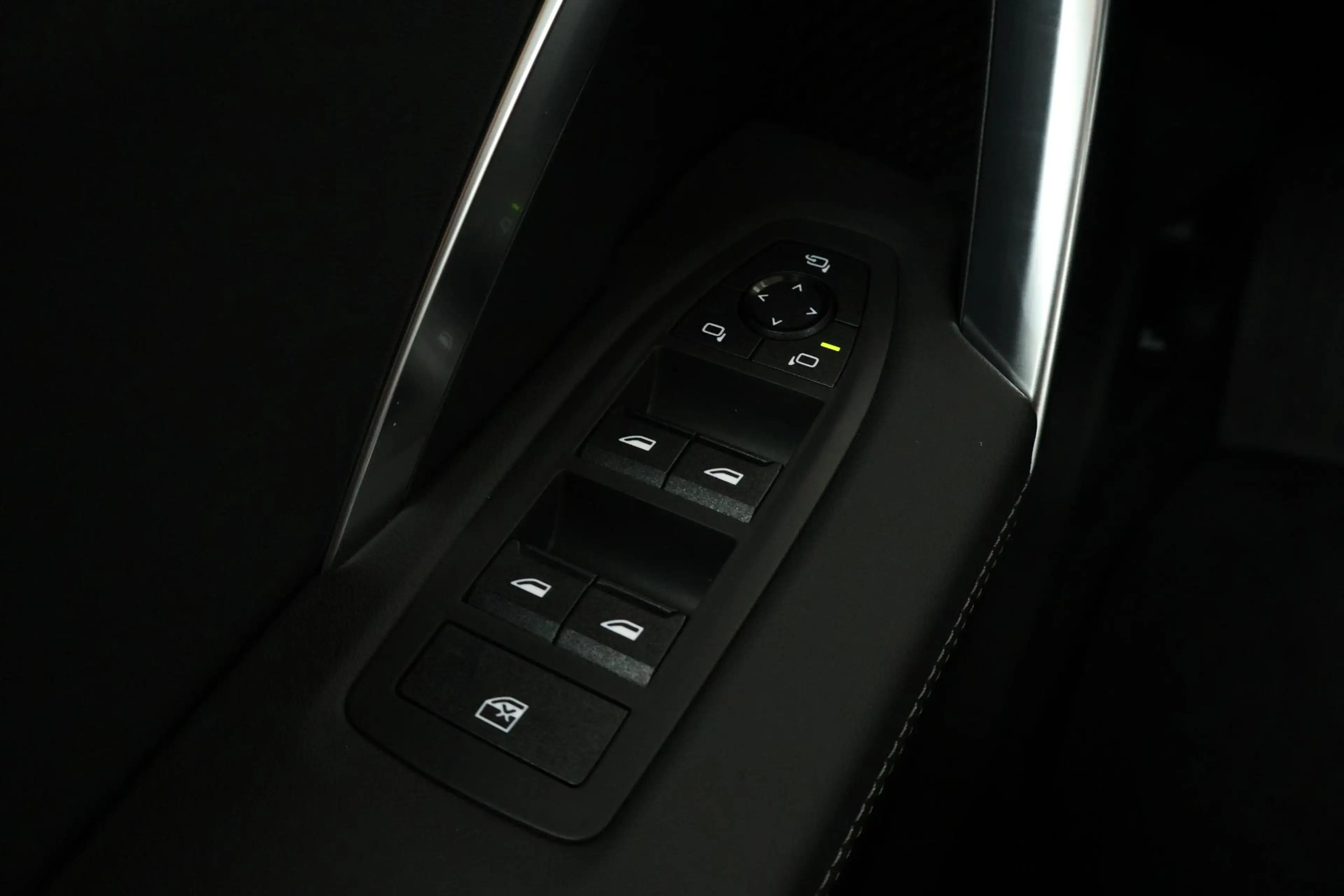 BMW iX1 eDrive20 67 kWh M Sport Edition | Sport Pakket Pro — photo 15