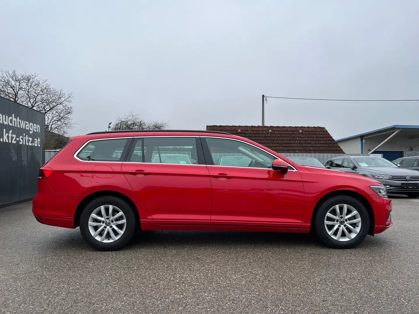 Volkswagen Passat Variant Business 2,0 TDI DSG| NP: €48.900 Rot - 2