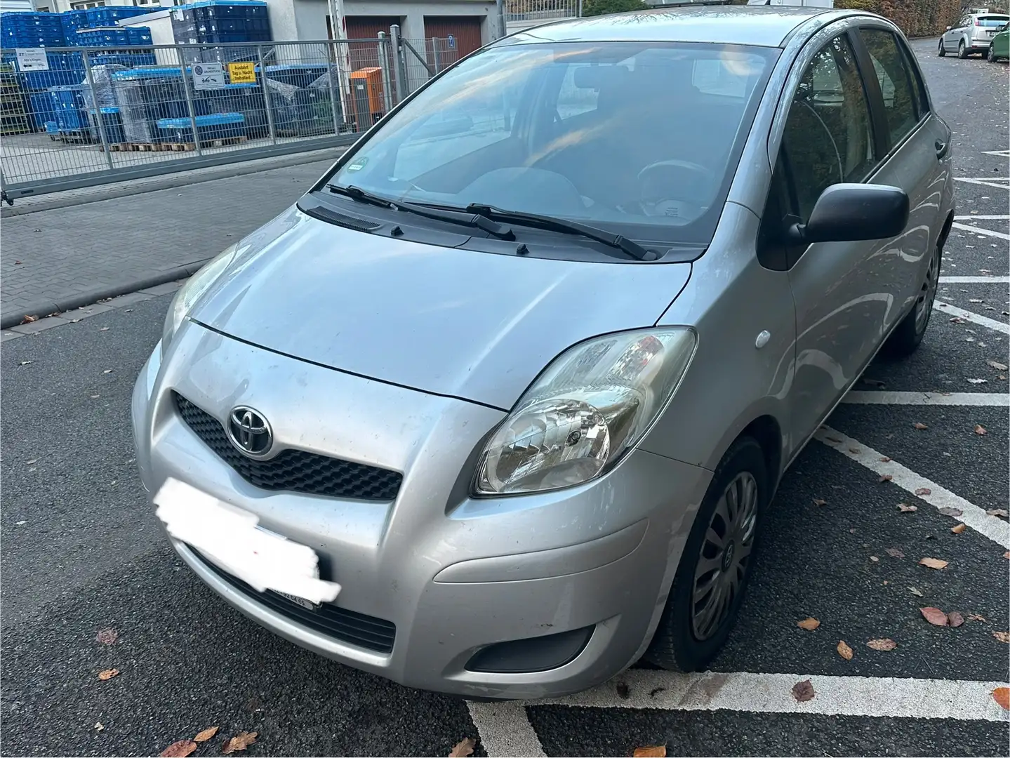 Toyota Yaris Cool+ Grau - 1