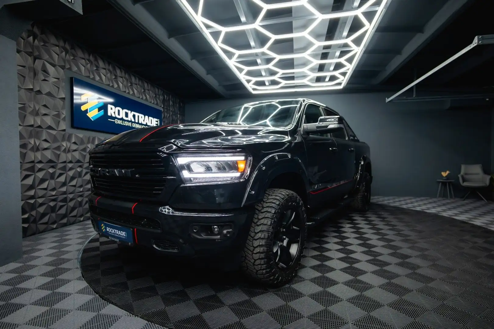 Dodge RAM 5.7 V8 HEMI 4x4 OFFROAD Night-Paket *LED* Schwarz - 2