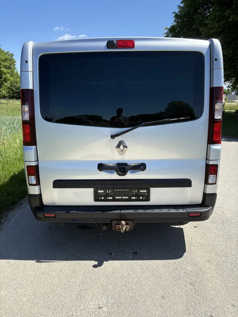 Renault Trafic L1H1 2,7t (8/9 Sitze) Expression Stříbrná - 2