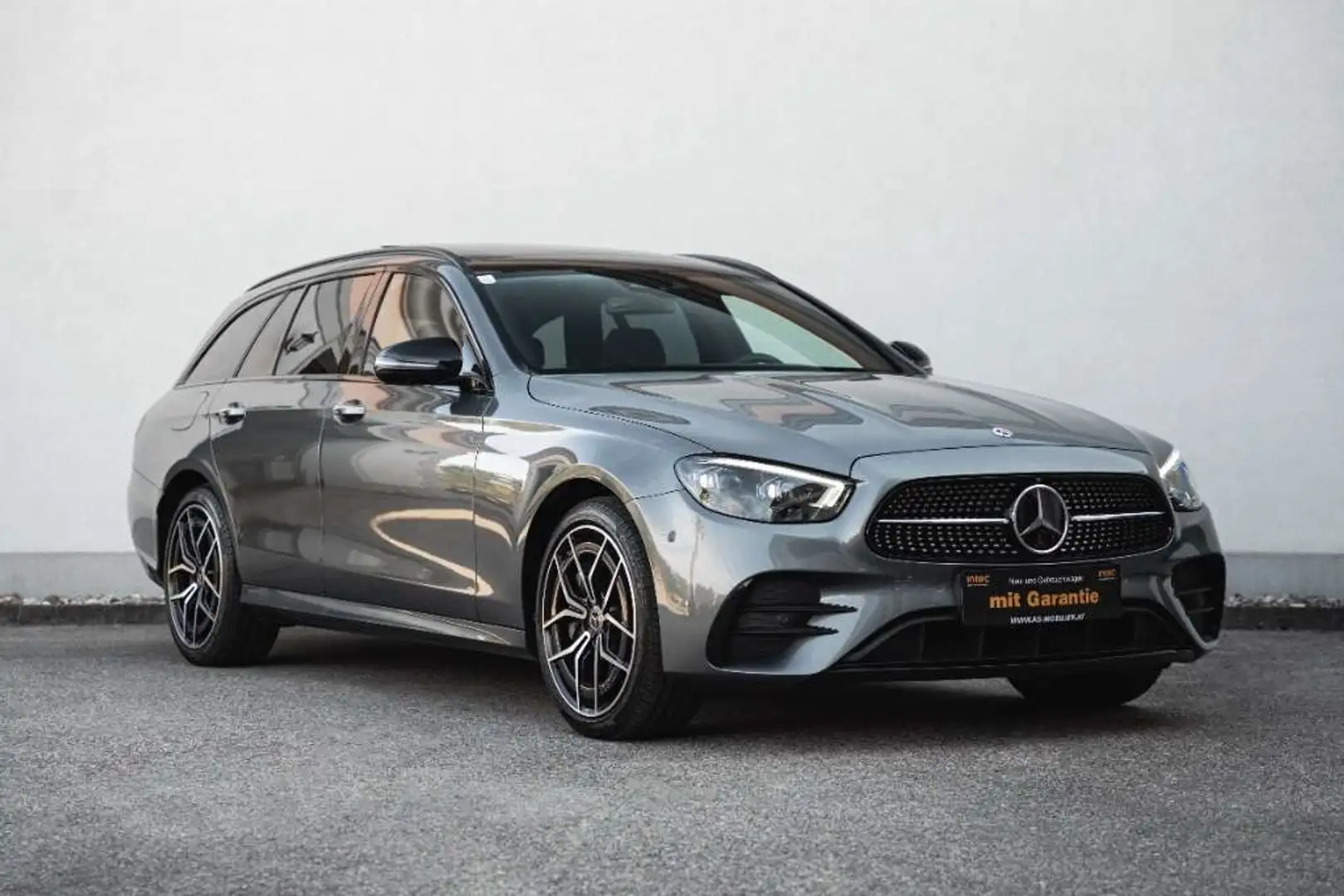 Mercedes-Benz E 400 d T AMG Pano. AHK Grau - 2