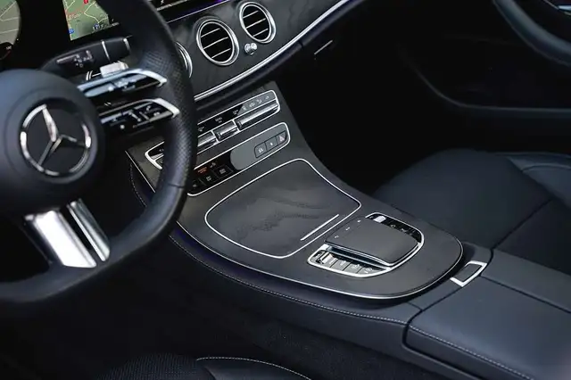 Mercedes-Benz E 400 d T AMG Pano. AHK Ansicht 25