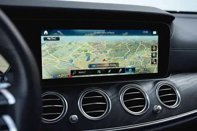 Mercedes-Benz E 400 d T AMG Pano. AHK Ansicht 27