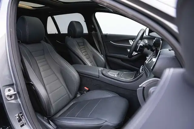 Mercedes-Benz E 400 d T AMG Pano. AHK Ansicht 18