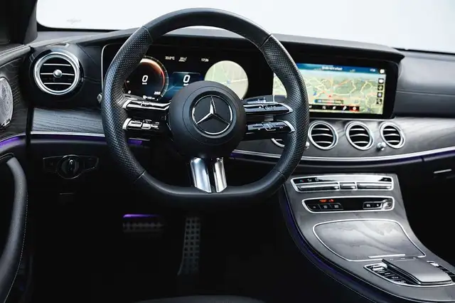 Mercedes-Benz E 400 d T AMG Pano. AHK Ansicht 16