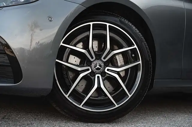 Mercedes-Benz E 400 d T AMG Pano. AHK Ansicht 15