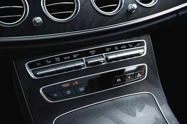 Mercedes-Benz E 400 d T AMG Pano. AHK Ansicht 26